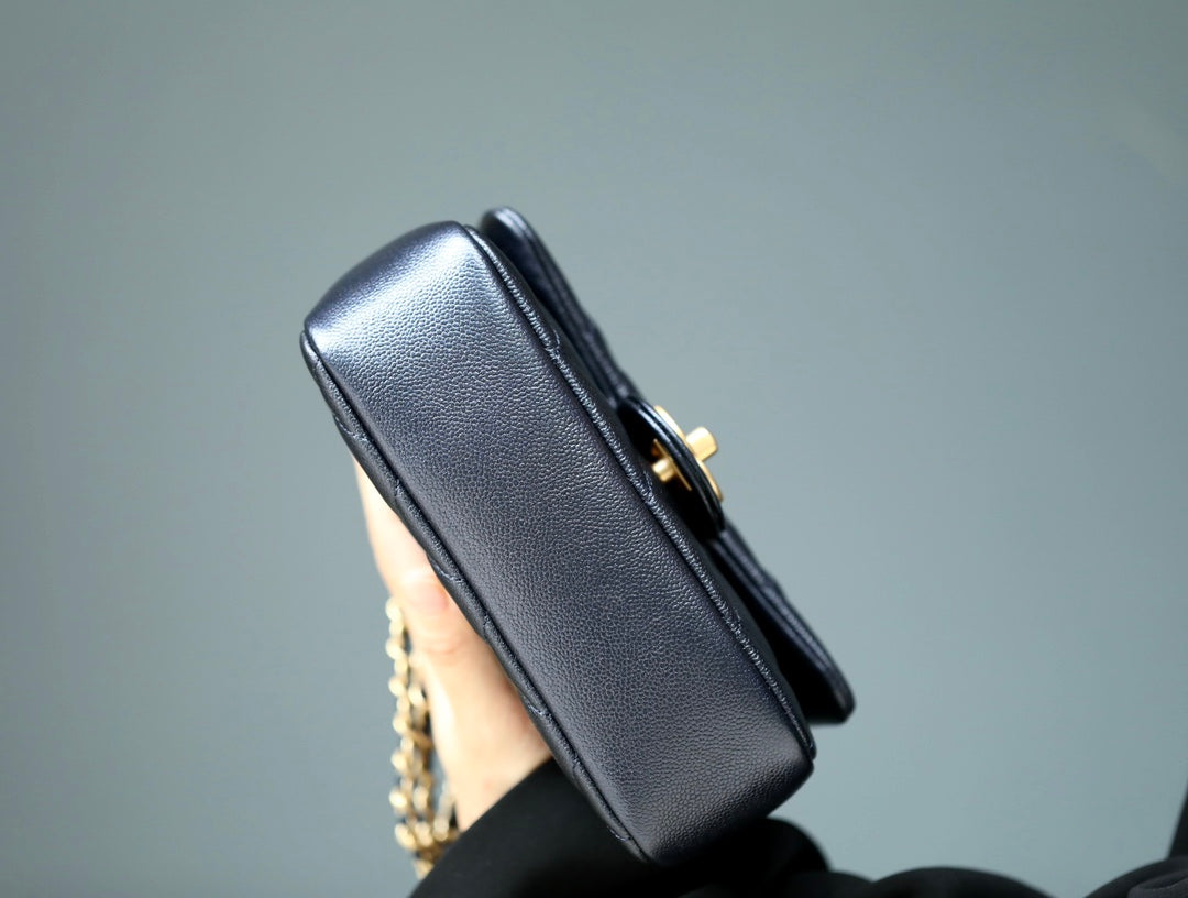 [TOP] CHANEL Classic Flap Bag New Mini Square 13.5*17*8CM - Black & GHW