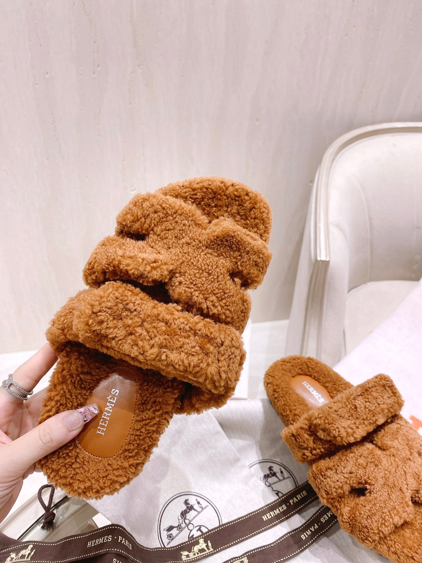 [TOP] HERMES Chypre Fur Sandal - 10 Colours