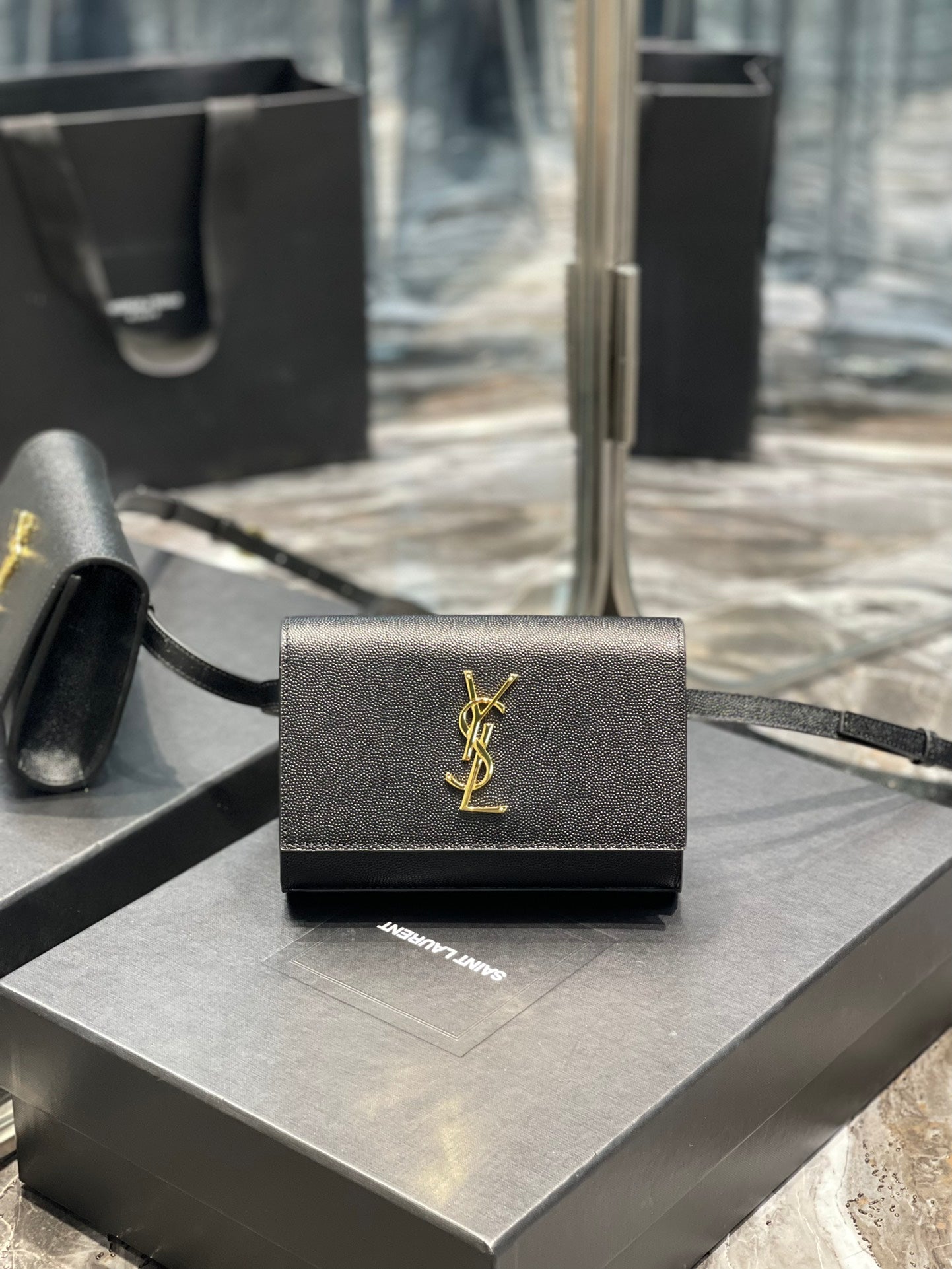 [TOP] Yves Saint Laurent YSL Kate Grainy Belt Bag 18×12×4.5cm - Black