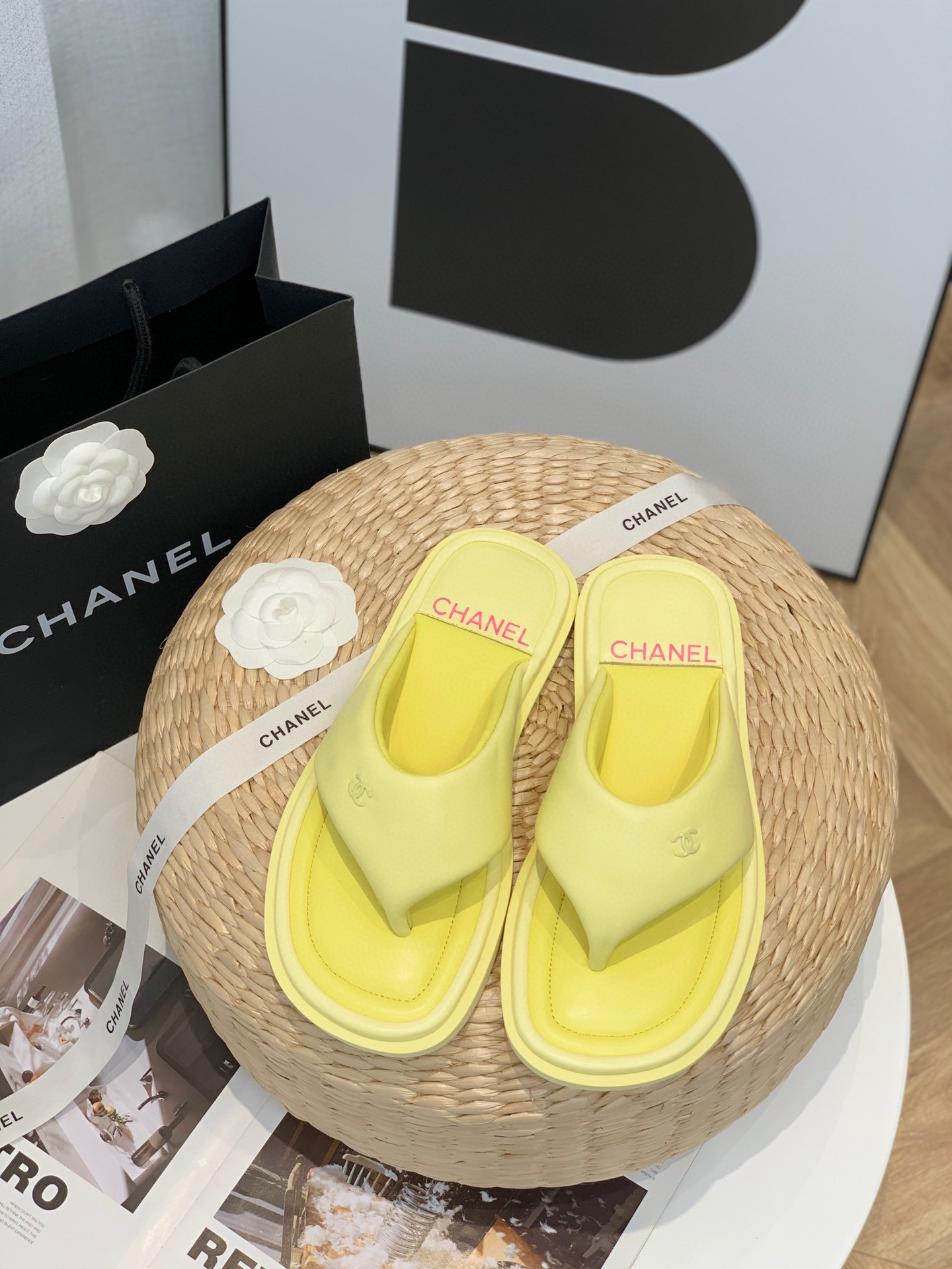 [TOP] CHANEL Puffy Thong Sandals Lambskin - 7 Colours