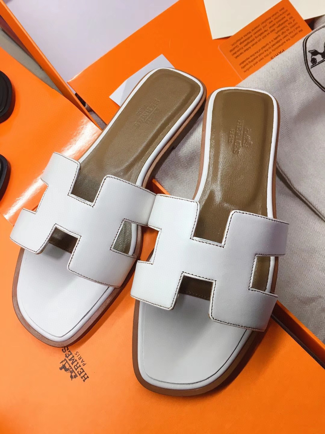 [TOP] HERMES Oran Smooth Leather Slides - Black/White/Brown