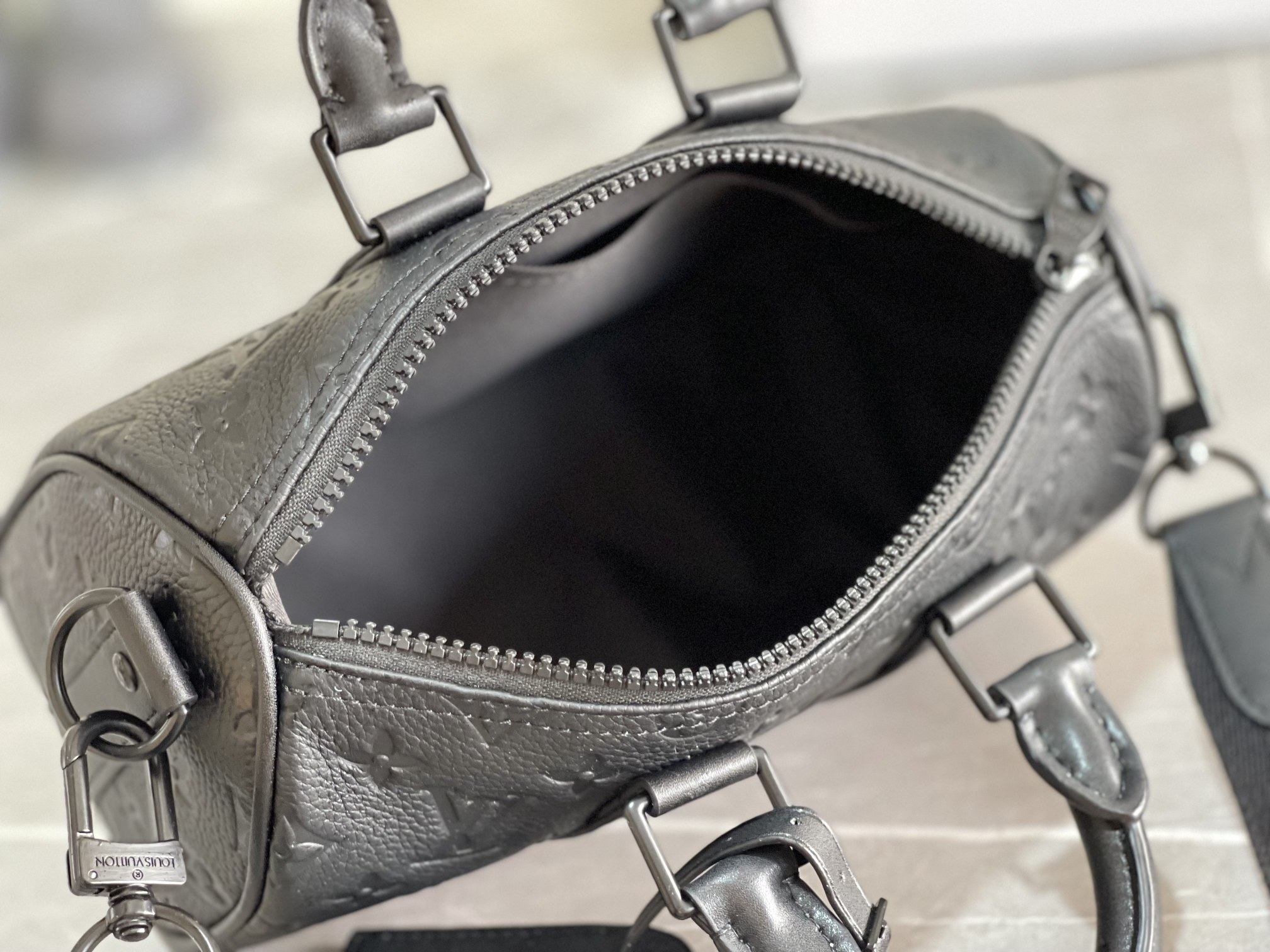 [TOP] Louis Vuitton LV Keepall BANDOULIERE 25 Handbag-Black