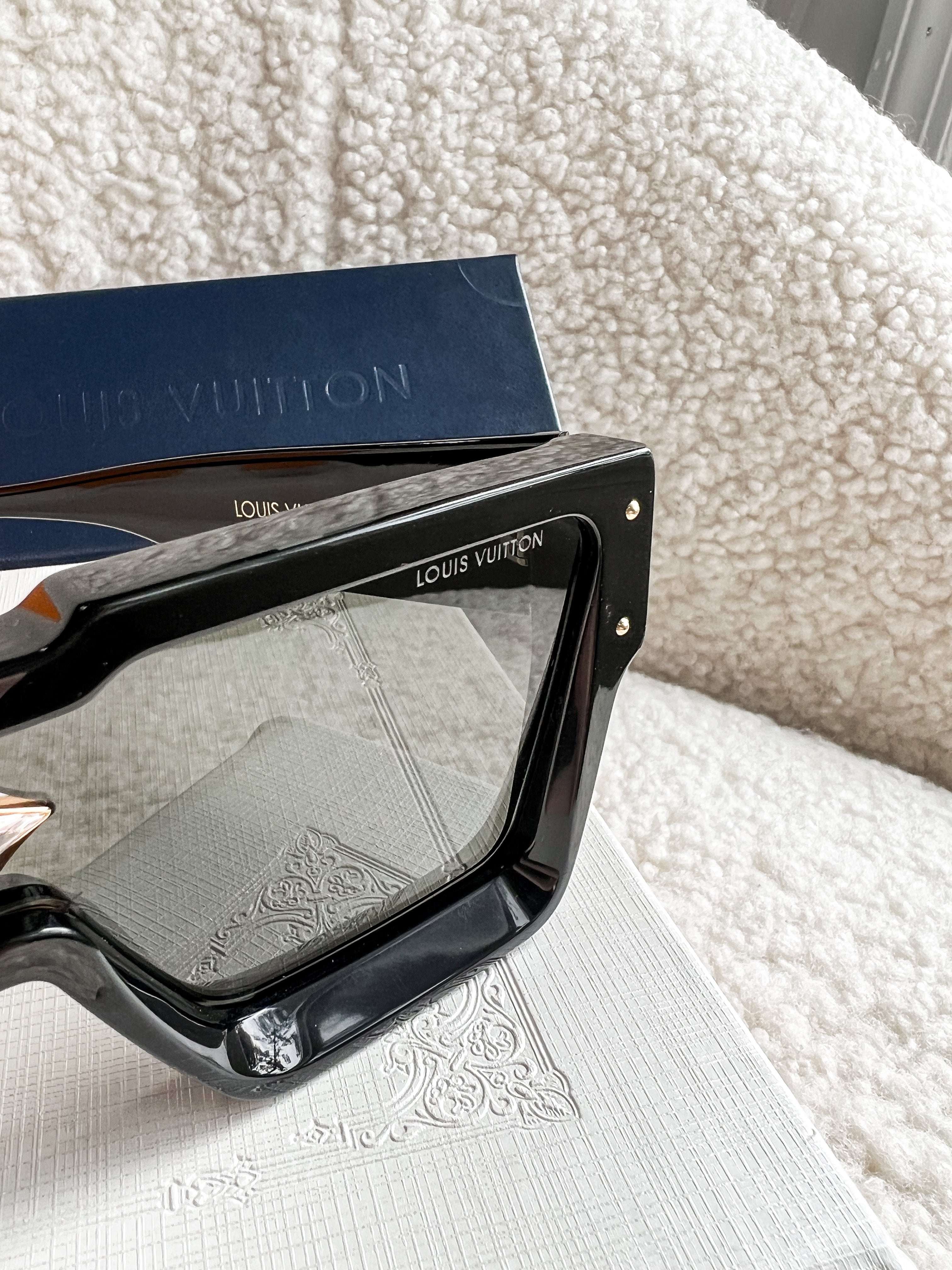 [TOP] Louis Vuitton LV L*V Cyclone Sunglasses -  Black