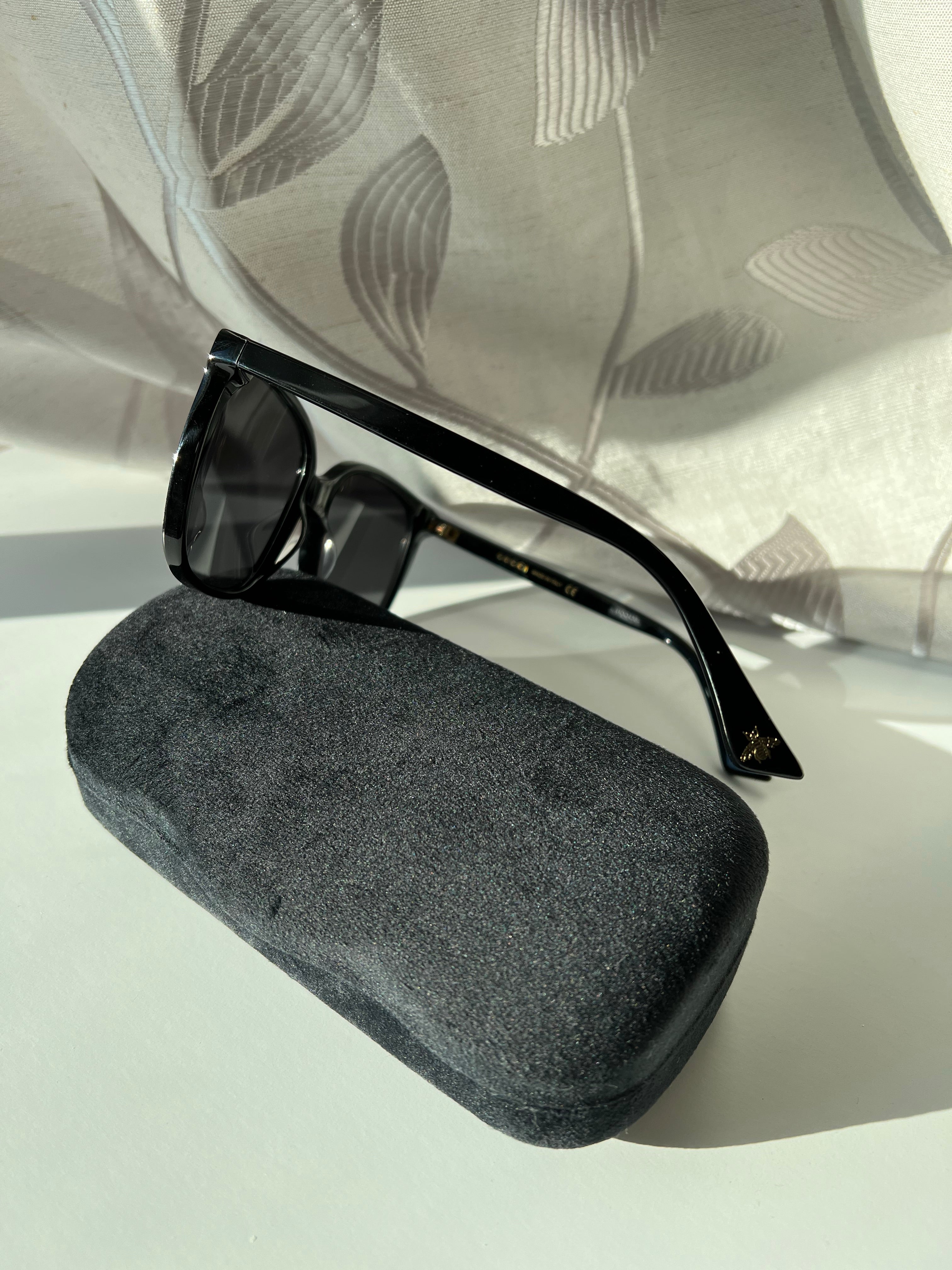 [TOP] GUCCI Bee Black Sunglasses