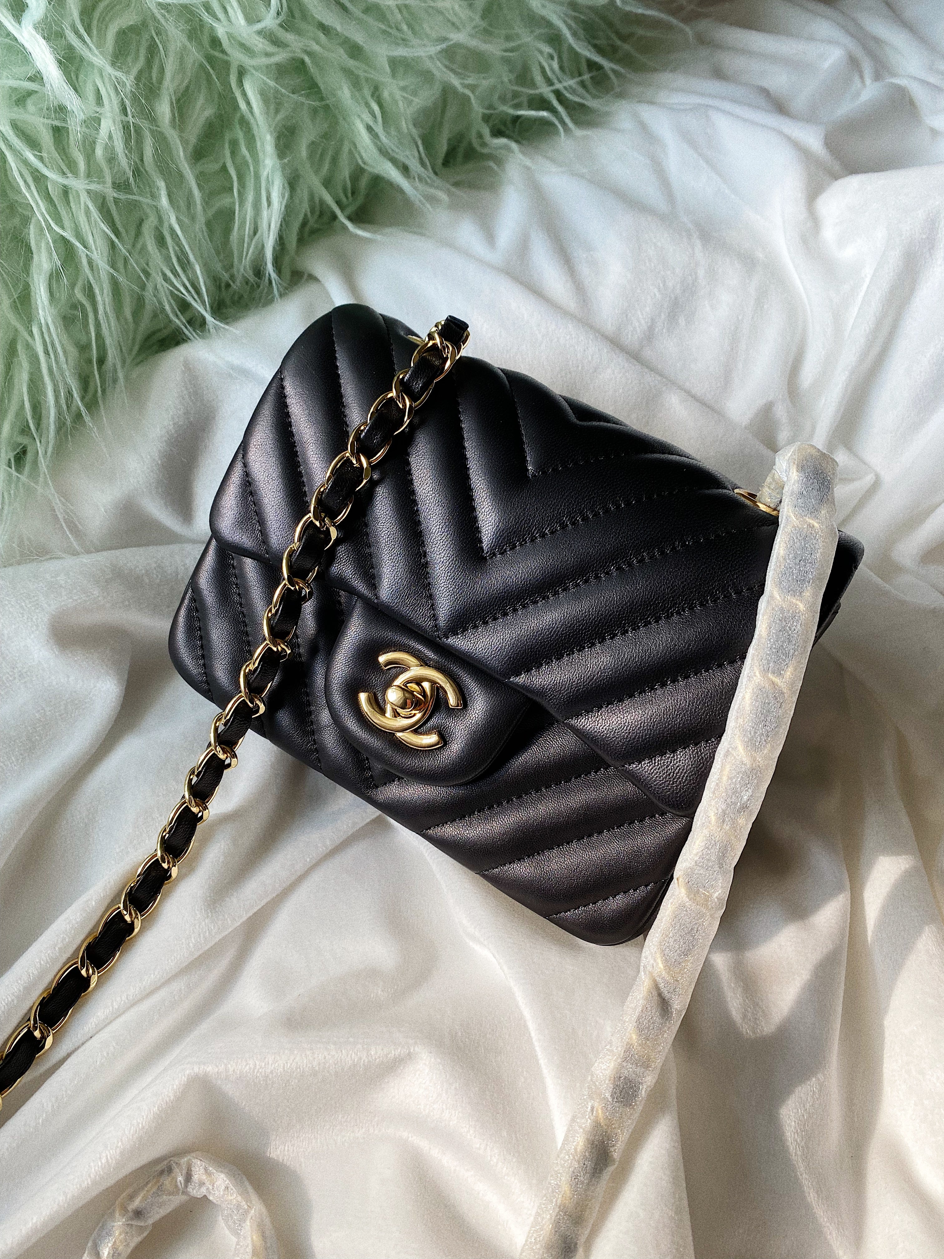 [TOP] CHANEL Classic Flap Bag Chevron Mini 20cm - Black