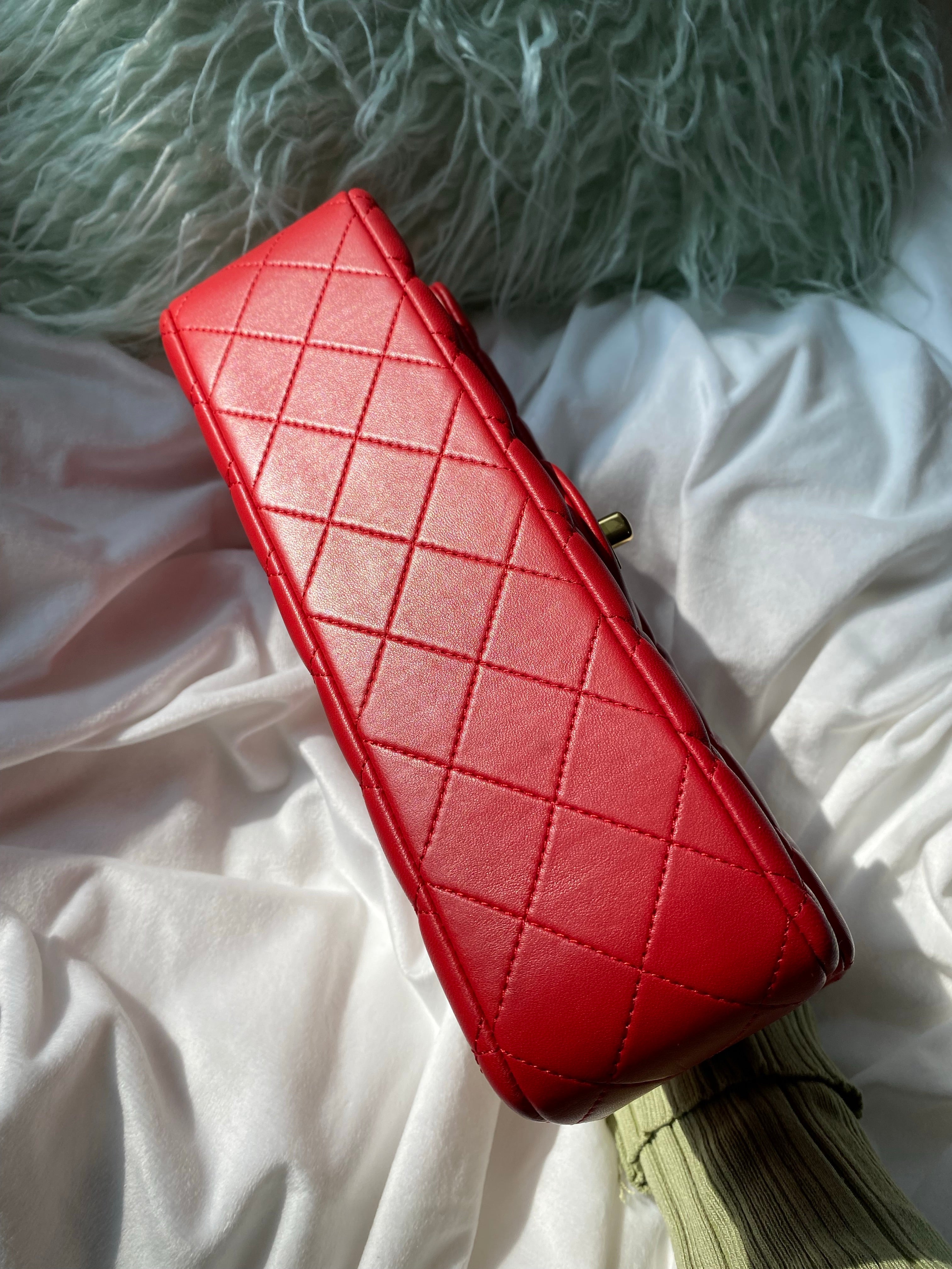 [TOP] CHANEL Classic Flap Bag Lambskin Medium 25.5cm – Red & GHW