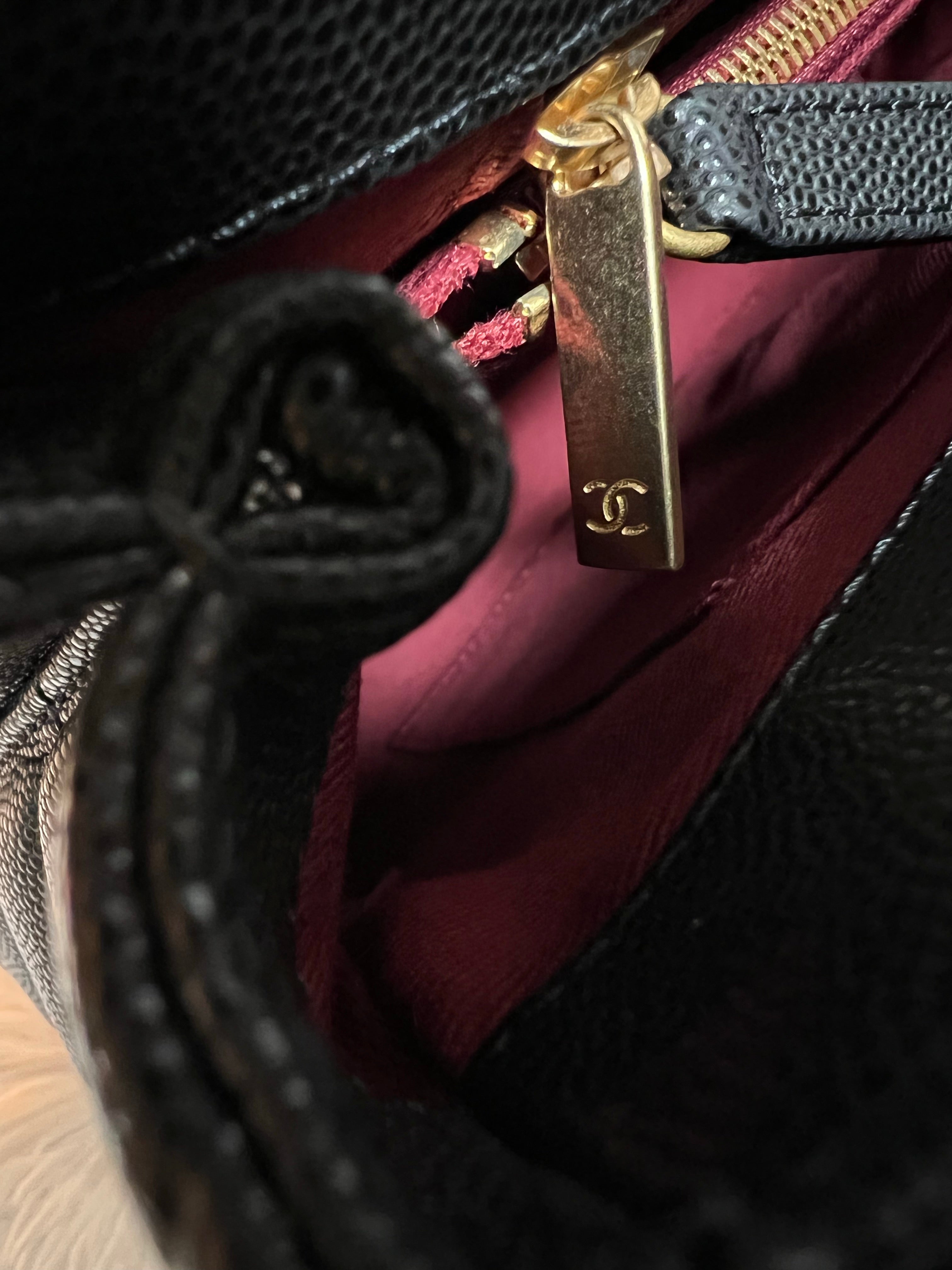 [TOP] CHANEL CoCo Handle Bag Chevron Caviar Leather 23cm - Black & GHW