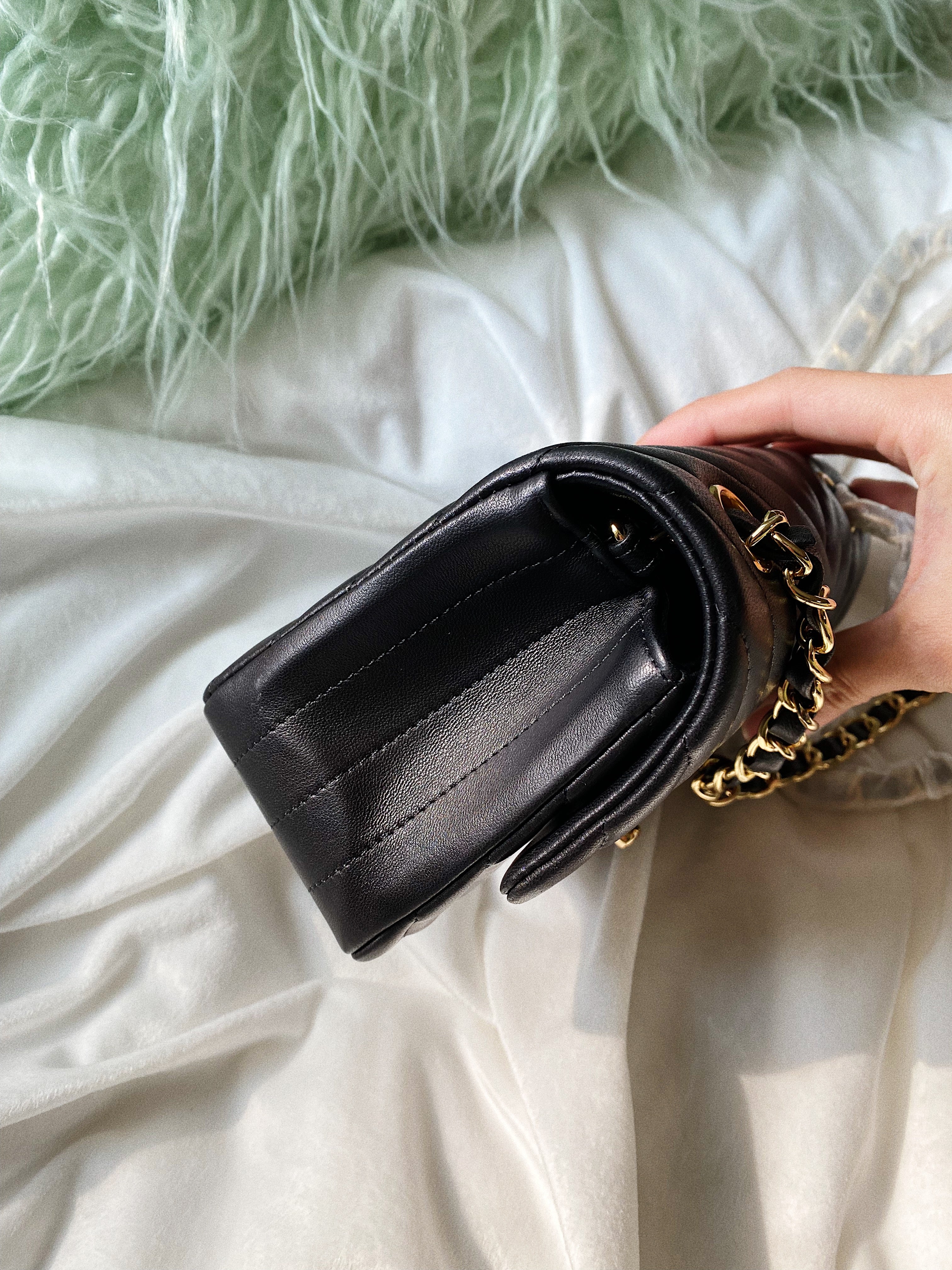 [TOP] CHANEL Classic Flap Bag Chevron Mini 20cm - Black