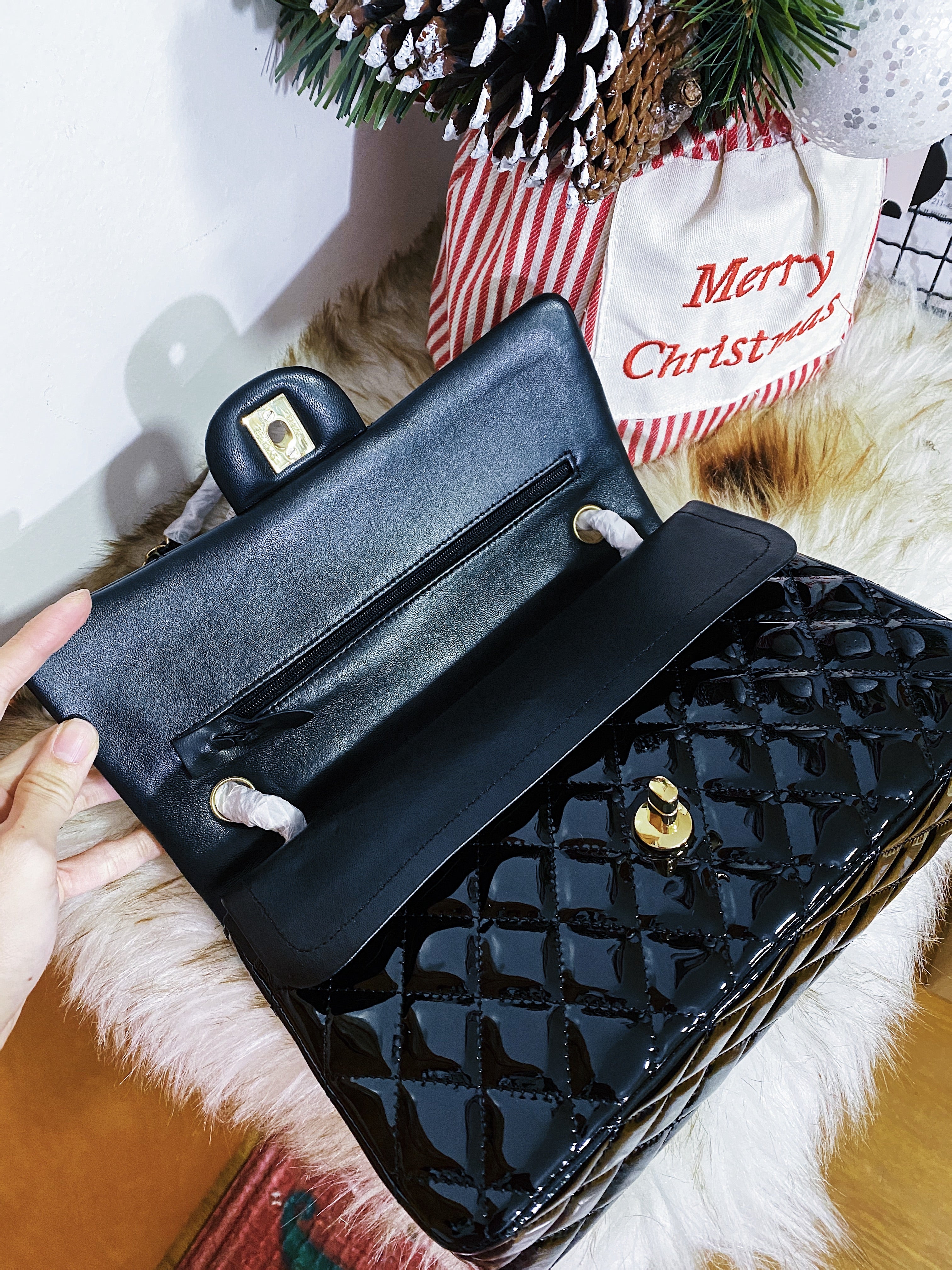 [TOP] CHANEL Classic Flap Bag Patent Medium 25.5cm – Black & GHW