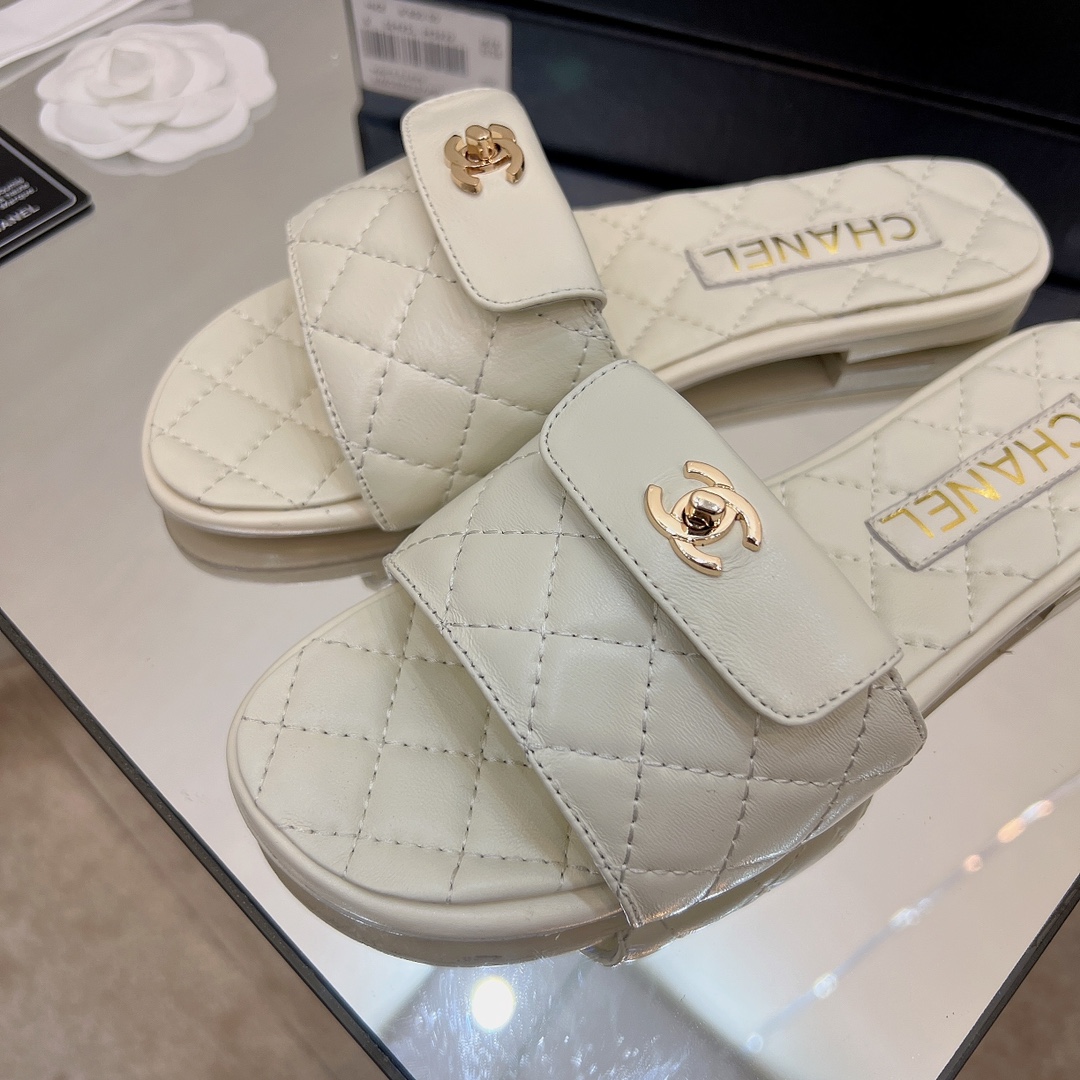 [TOP] CHANEL Sheepskin Lozenge Slippers - 4 Color