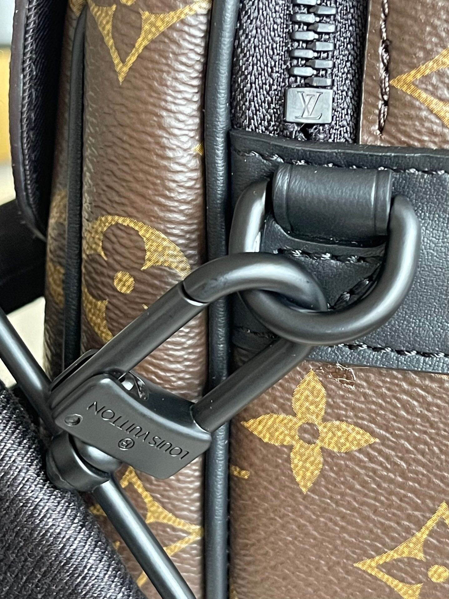 [TOP] Louis Vuitton LV Monogram Unisex Macassar S Lock Messenger Bag 22*18*8cm - Black