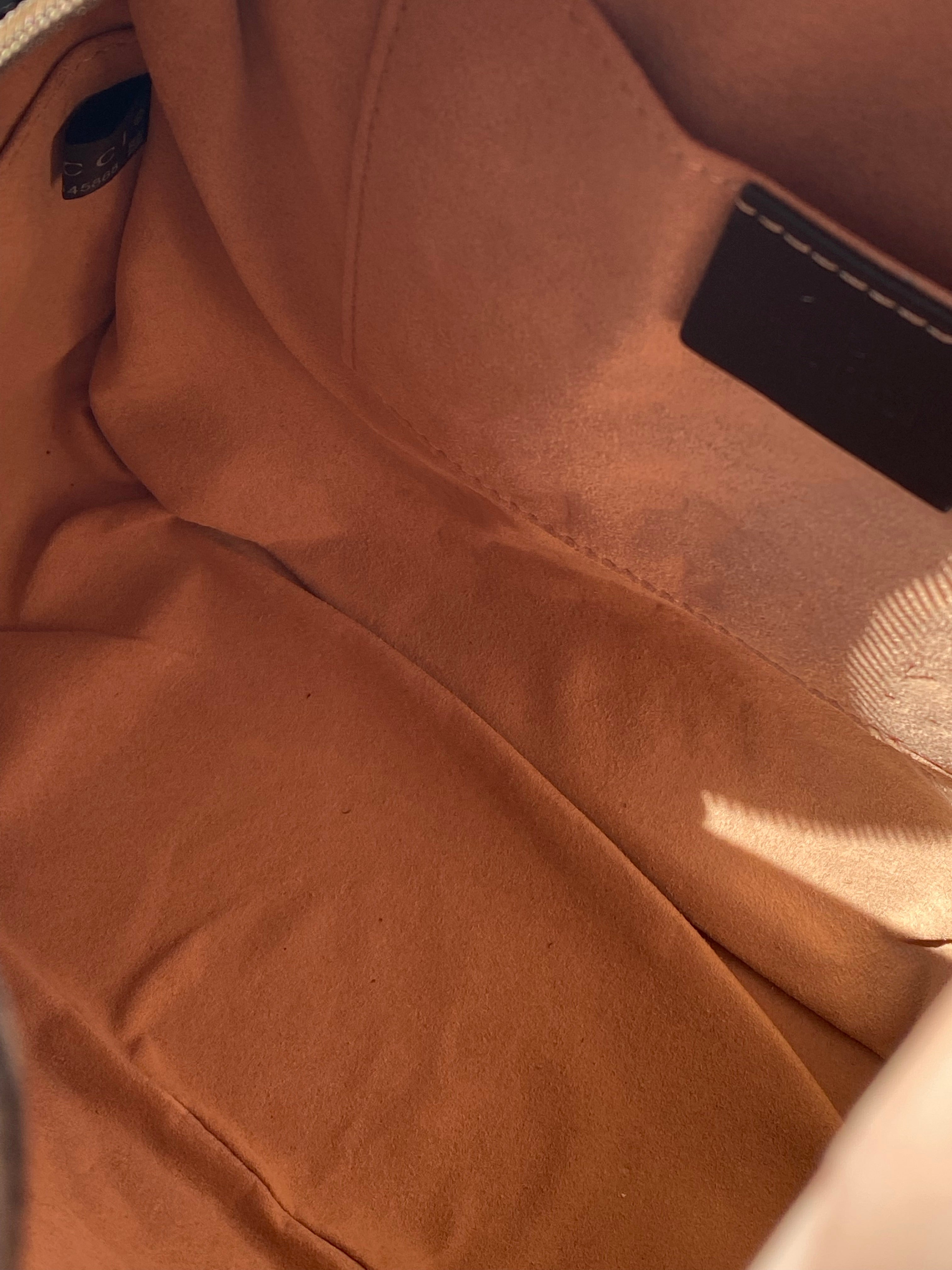 [TOP] GUCCI GG Marmont Backpack Quilted Leather 22.5x26x11cm- Black