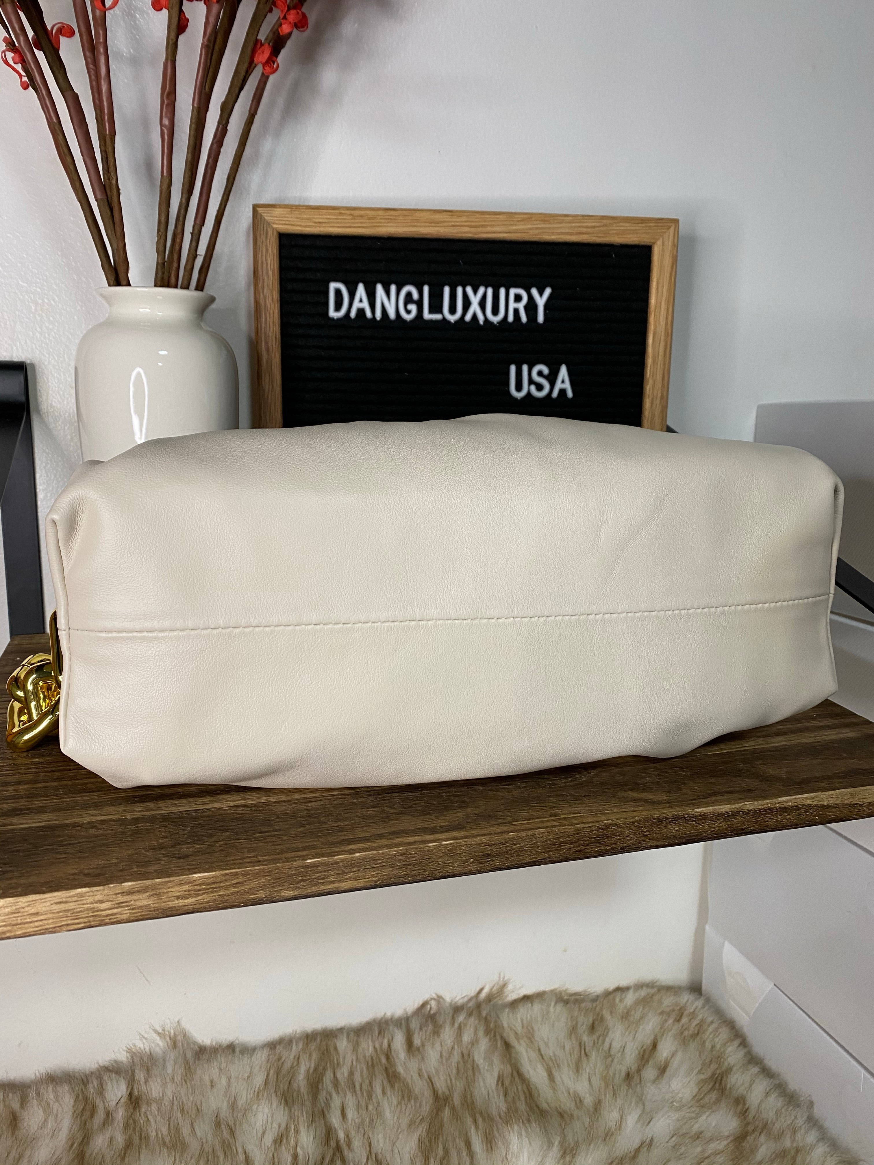 [TOP] Bottega Veneta BV  Chain Pouch  - Plaster