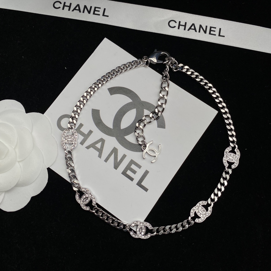 [TOP] CHANEL Silver Necklace Bracelet Set