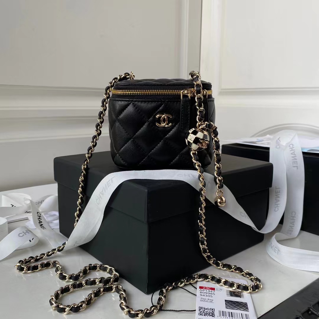 [TOP] CHANEL Vanity Case Lambskin 8.5*11*7cm -Black & White-GHW-2 colours