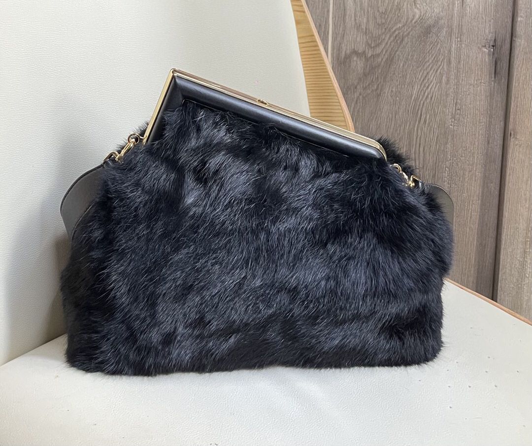 [TOP] FENDI FENDI First Medium Mink Bag - Black