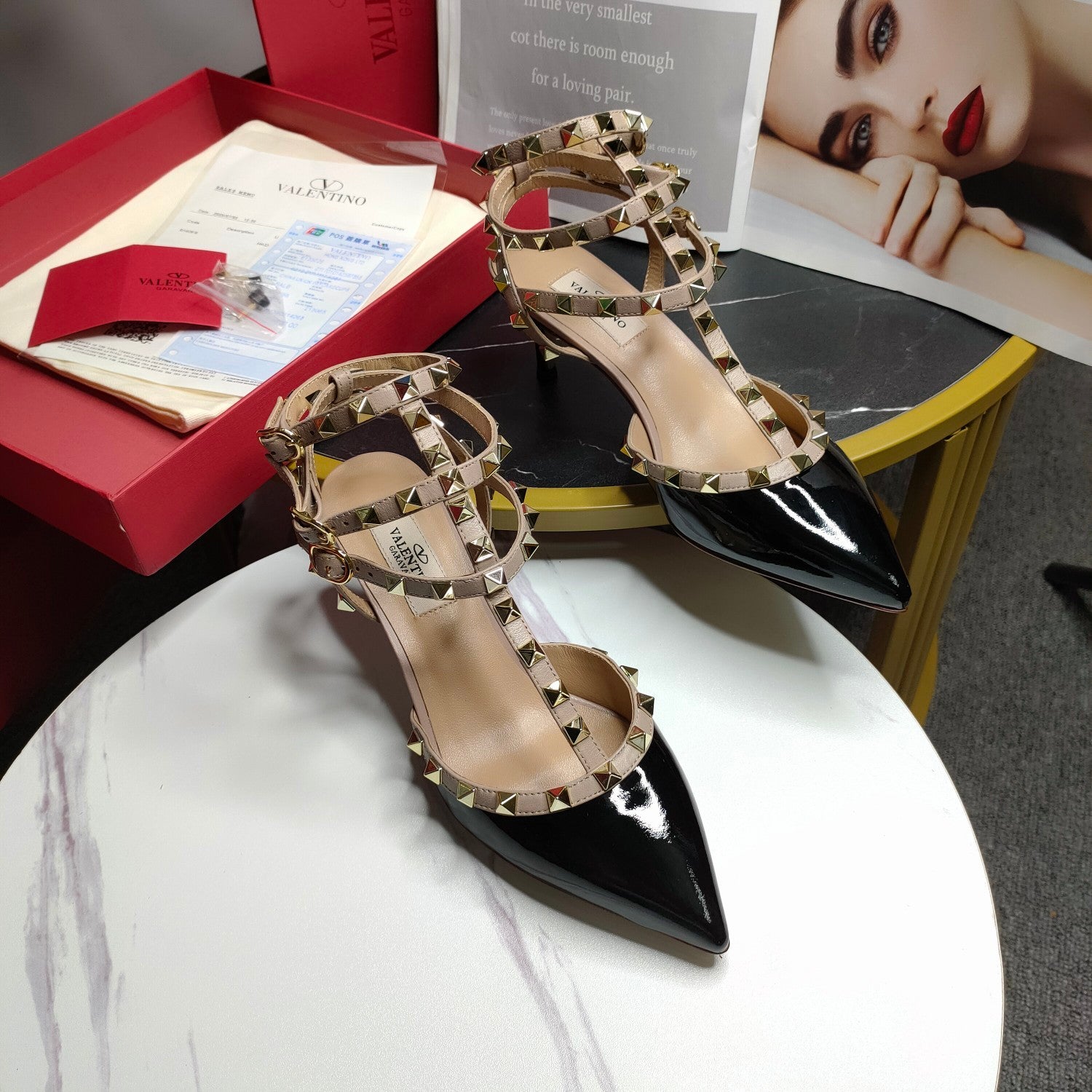 [TOP] VALENTINO  R0ckStud Nude T-Strap Patent Leather - Black