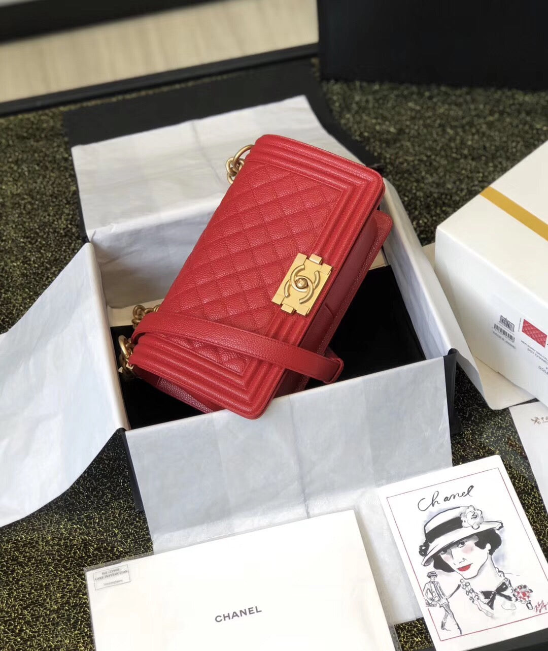 [TOP] CHANEL Le Boy Bag Caviar Medium 25cm - Red & GHW