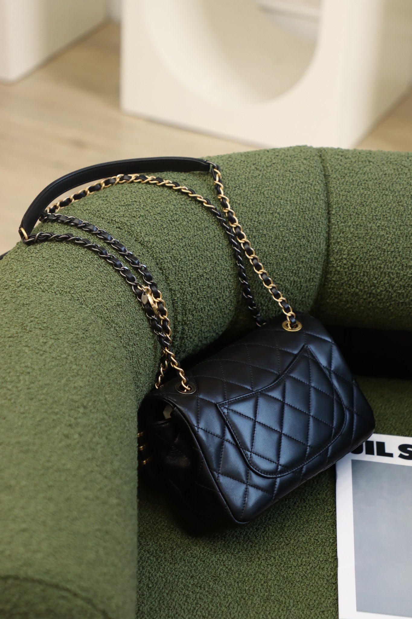[TOP] CHANEL Coco Charms Small Flap Bag - Black