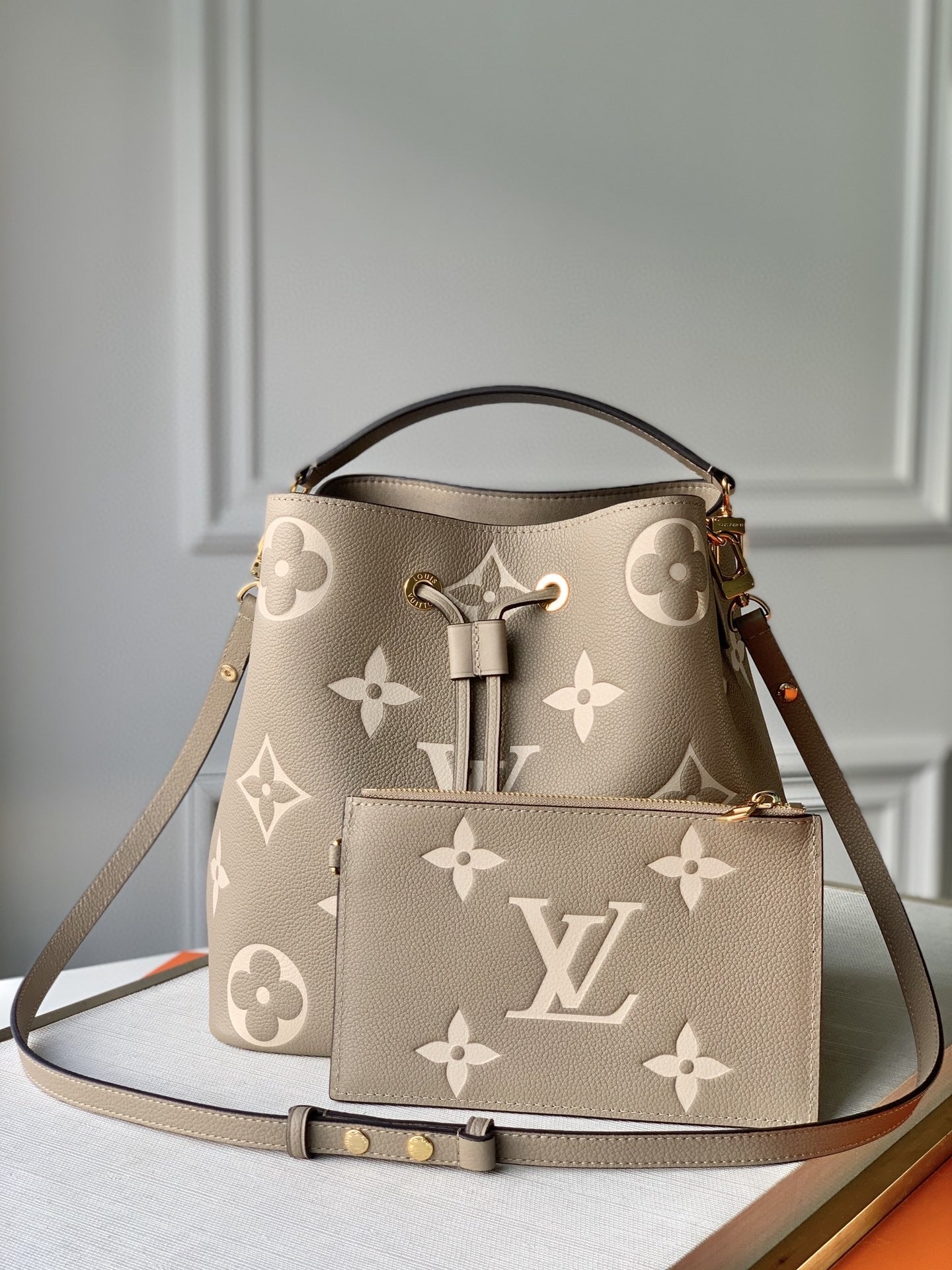 [TOP] Louis Vuitton LV  Monogram Noe MM  27x25x20cm - Tourterelle Creme