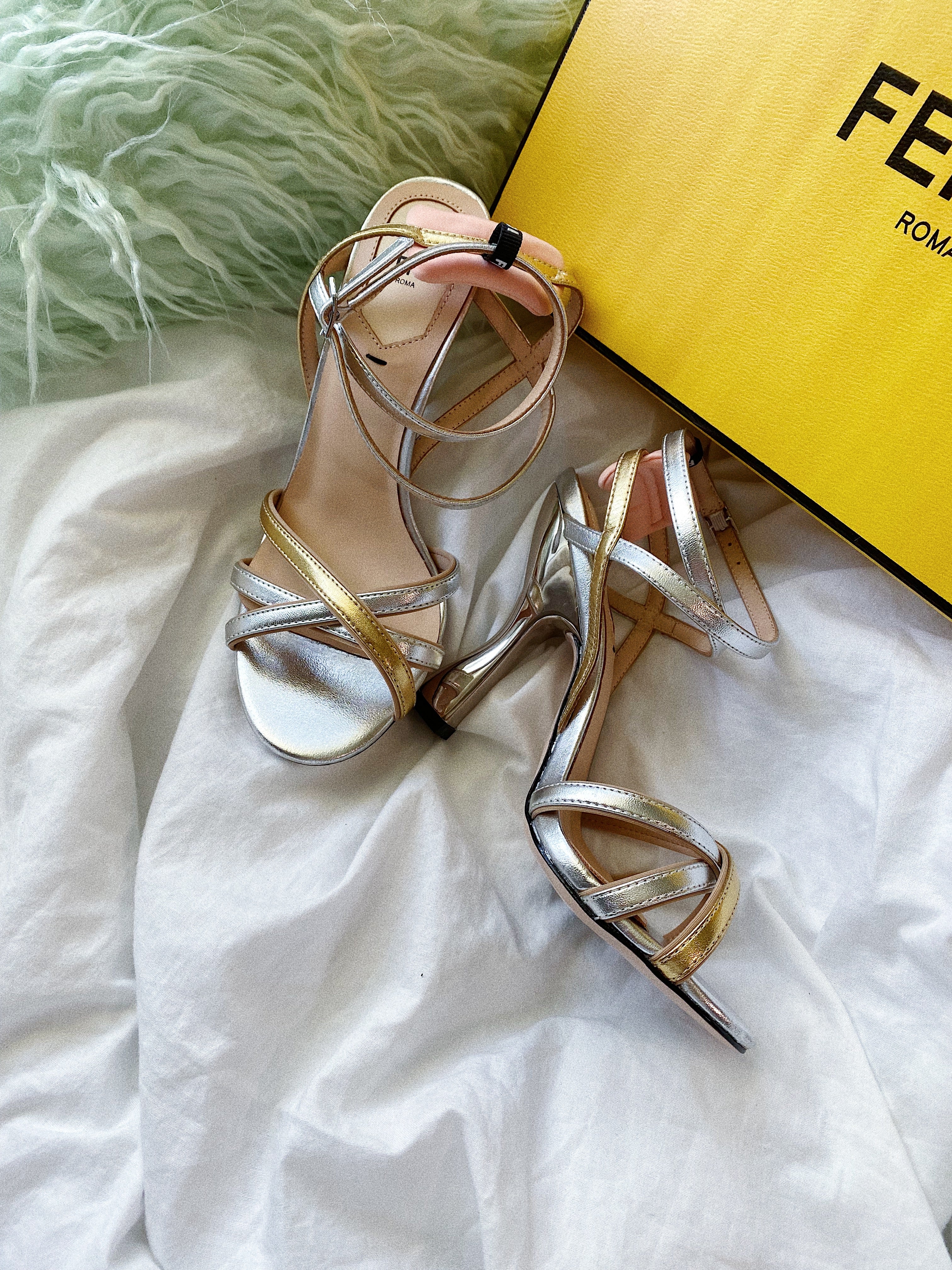 [TOP] FENDI FENDI Colibri Strappy Metalic High Heels - Gold