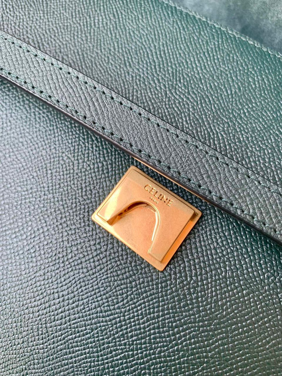 [TOP] CELINE Mini Belt Bag - Amazon Green