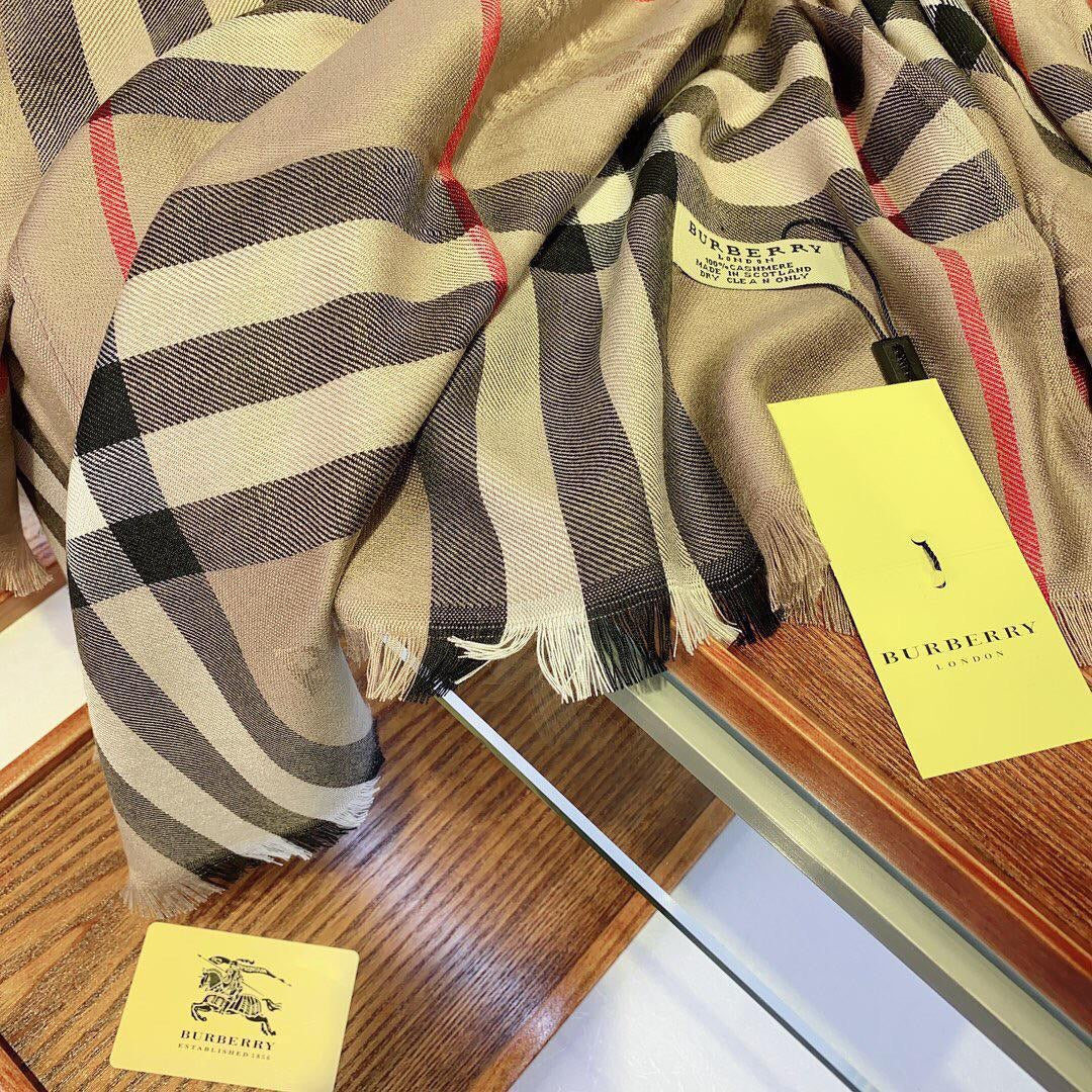 [TOP] BURBERRY Wool and Silk Scarf - 711 Luxury