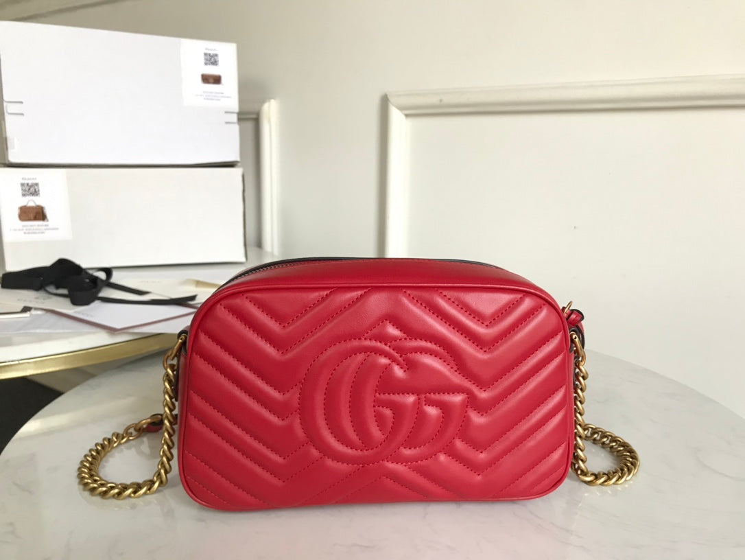 [TOP] GUCCI GG Marmont Small Matelasse Shoulder Bag - Red