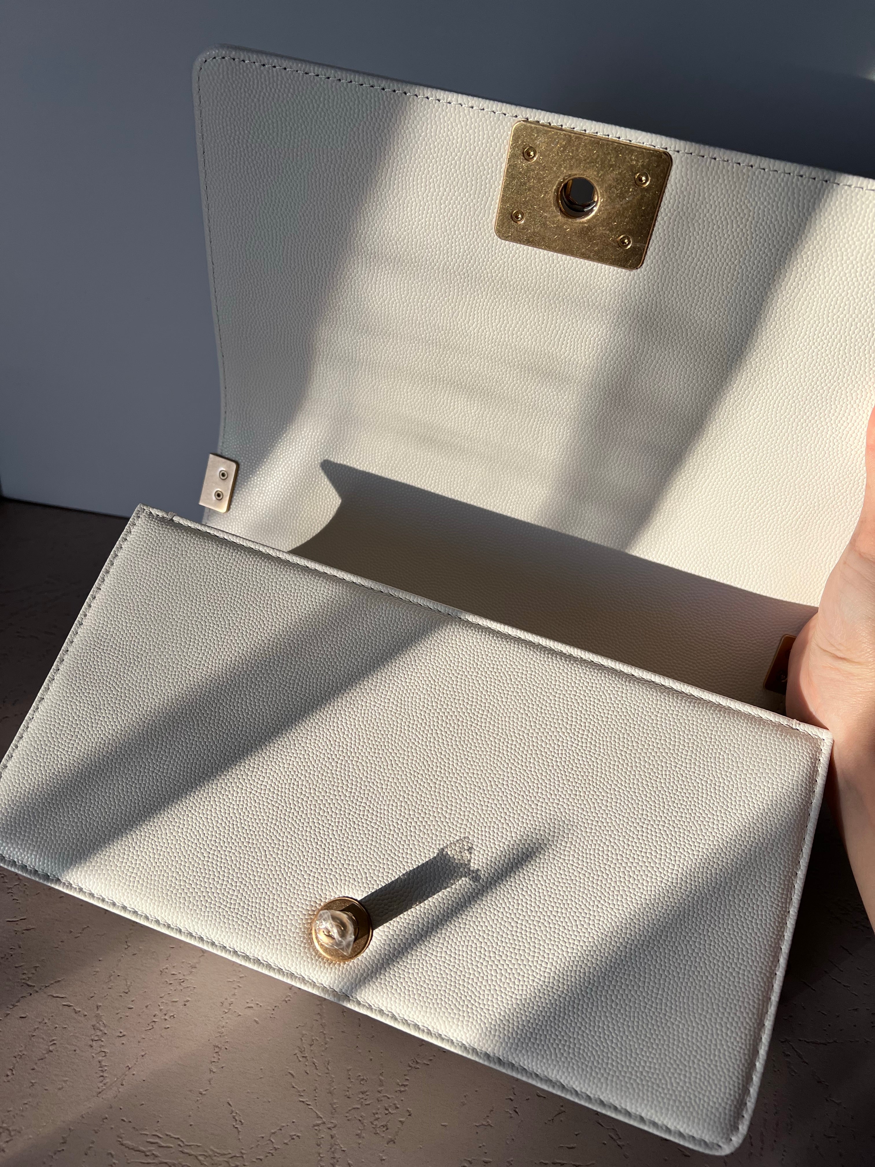 [TOP] CHANEL Le Boy Bag Caviar Medium 25CM  - White & GHW