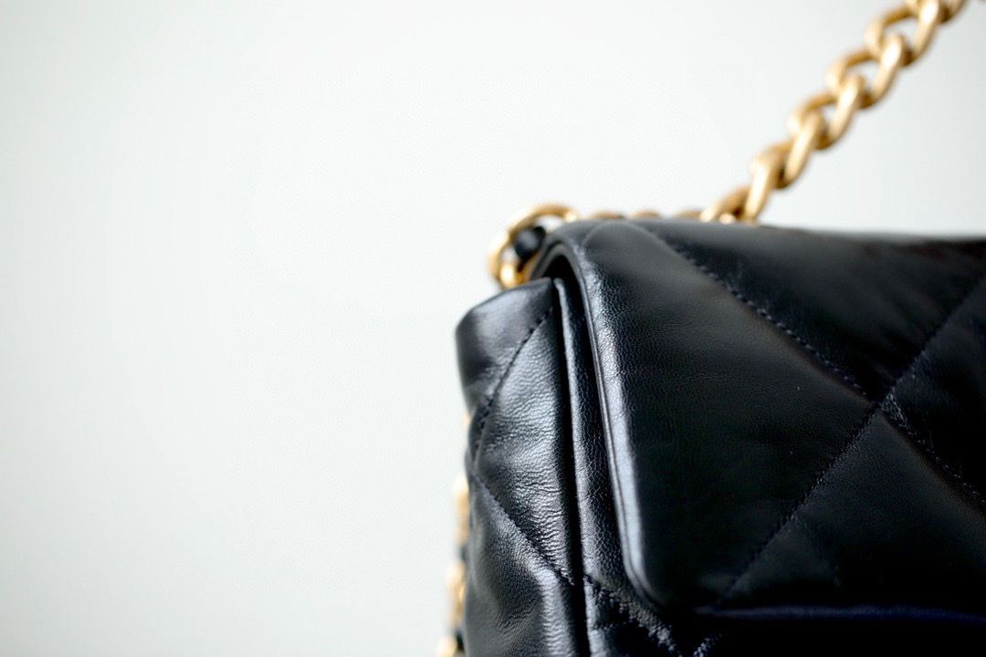[TOP] CHANEL 19 Bag in Goat Skin Small 26cm- Black w GHW