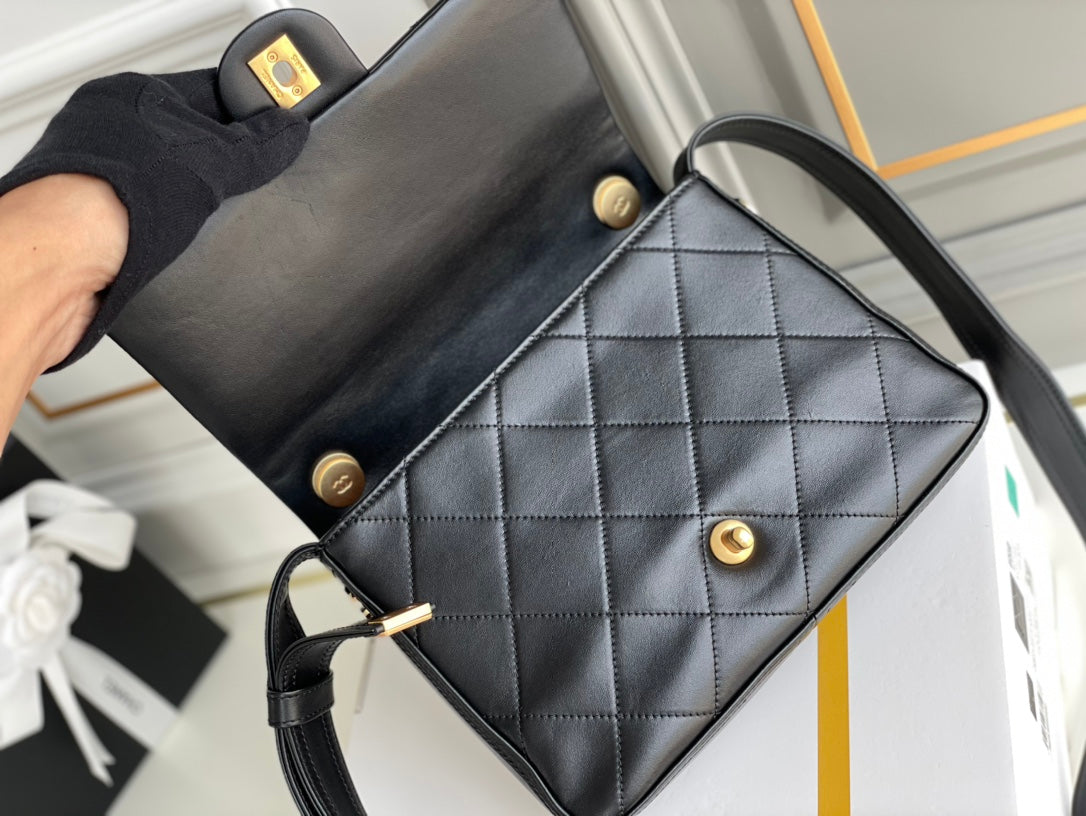 [TOP] CHANEL Hobo Flap Bag - Black & GHW