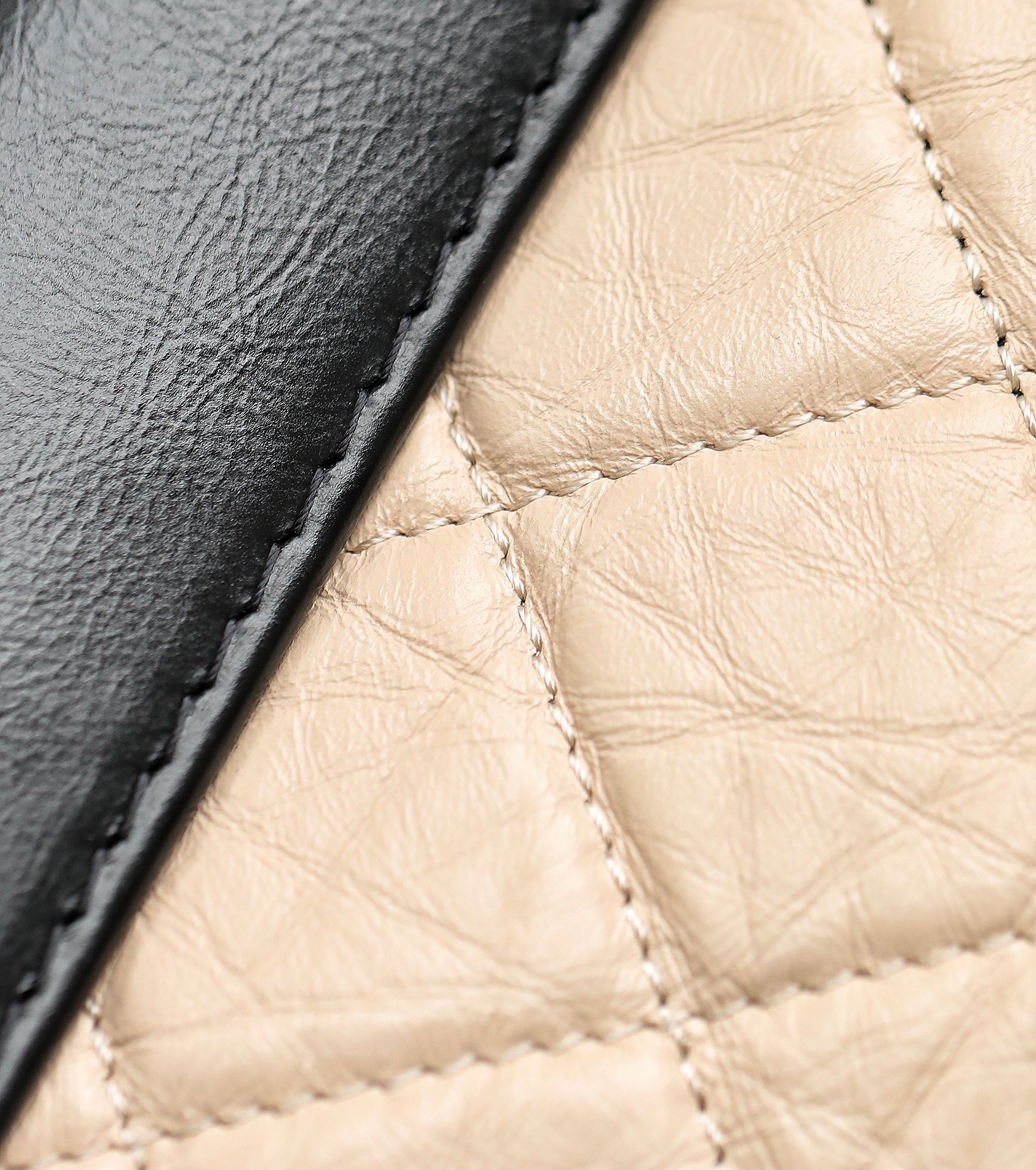 [TOP] CHANEL Gabrielle Hobo Bag 2 Tones 20cm - Beige and Black