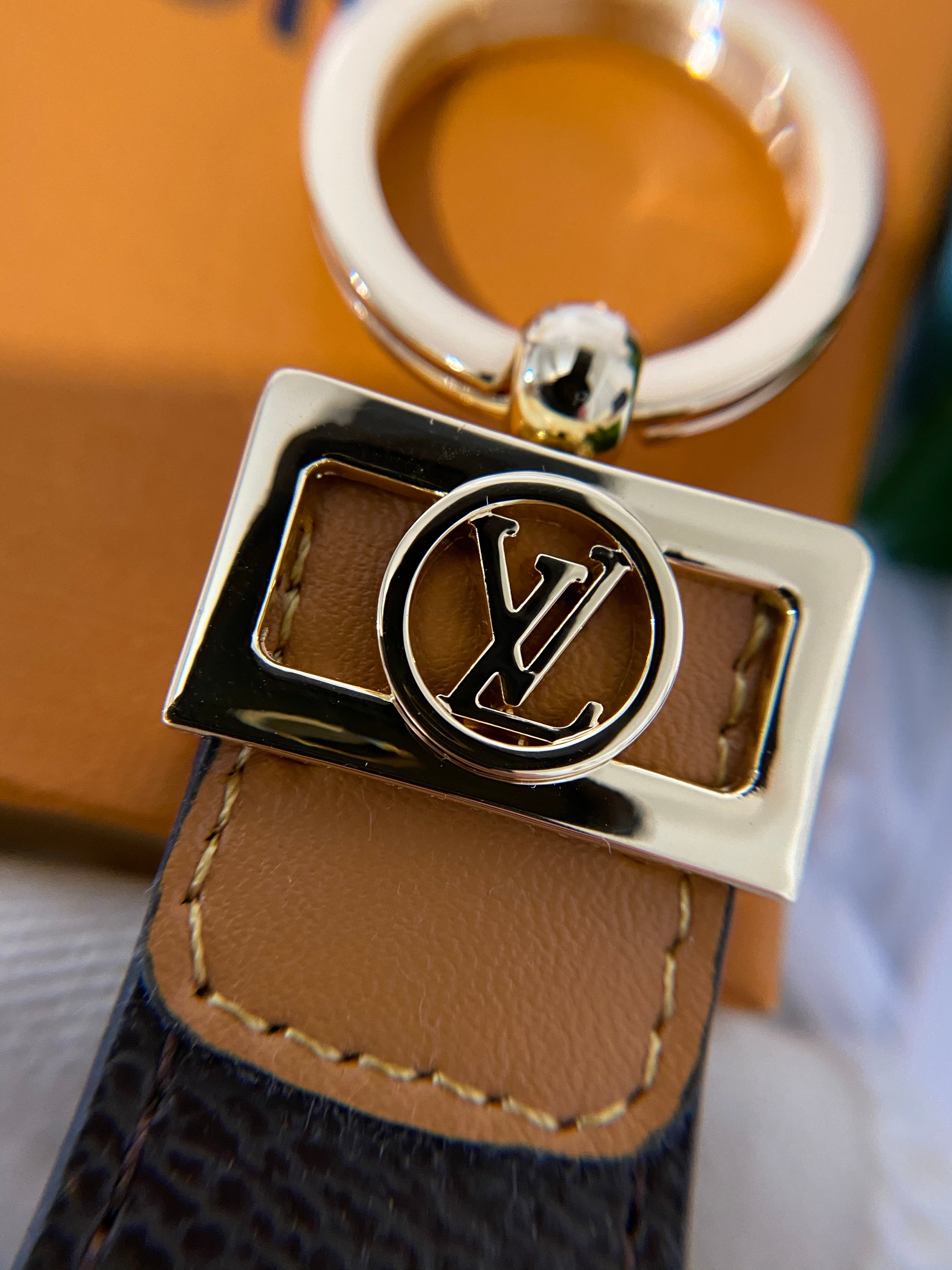 [TOP] Louis Vuitton LV Dauphine Dragonne Key Holder Monogram