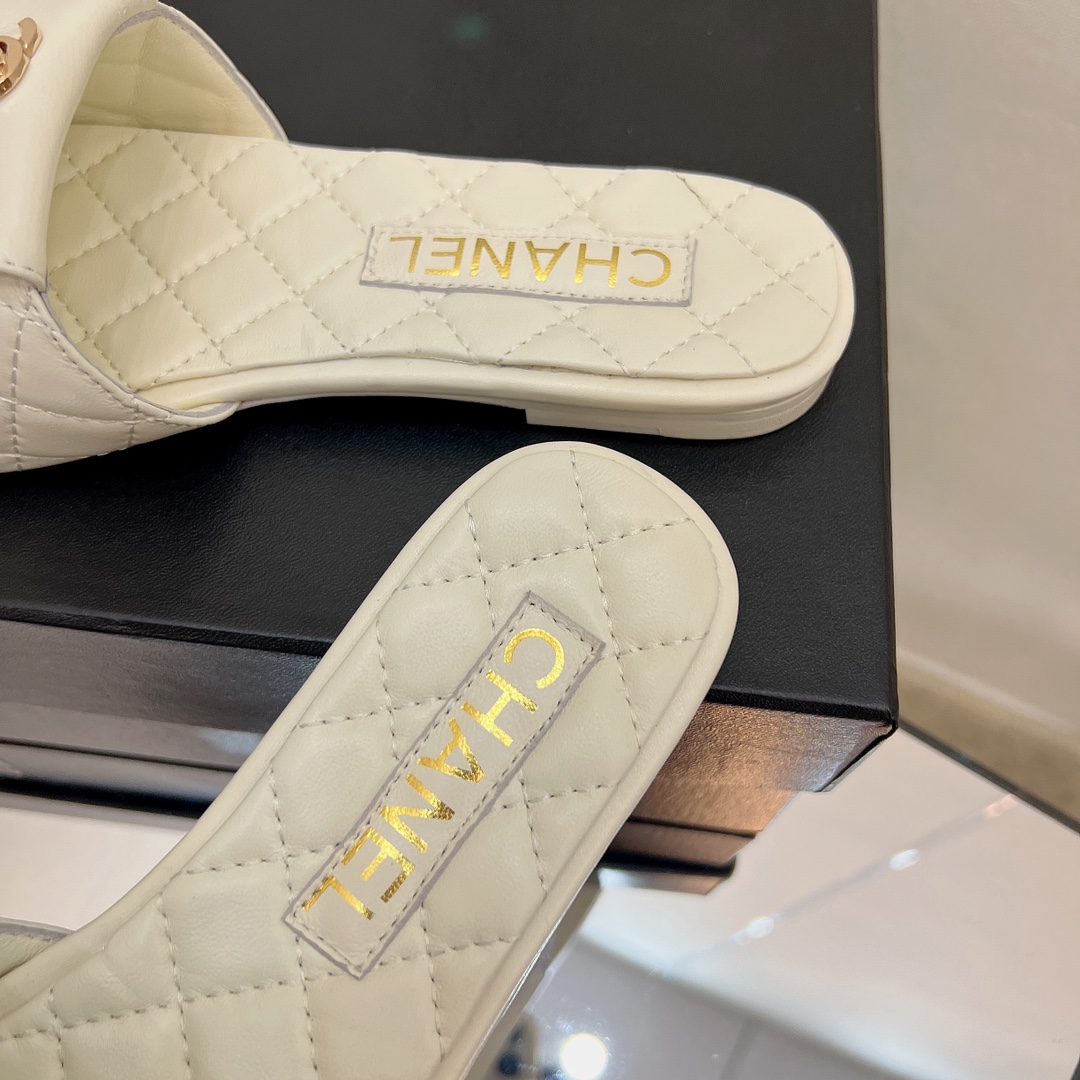 [TOP] CHANEL Sheepskin Lozenge Slippers - 4 Color