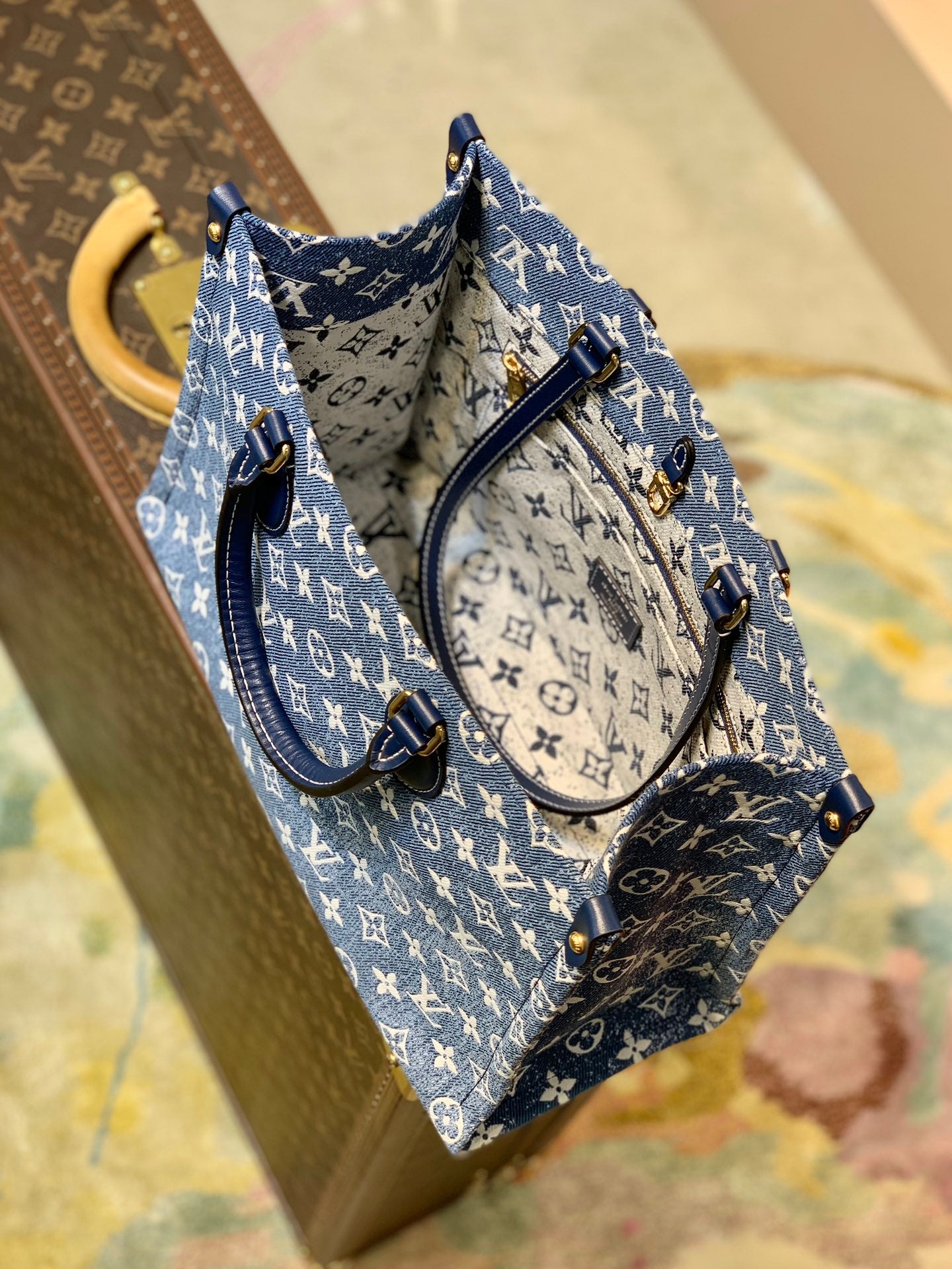 [TOP] Louis Vuitton LV On The Go Monogram Denim MM 35x27x14cm-Blue