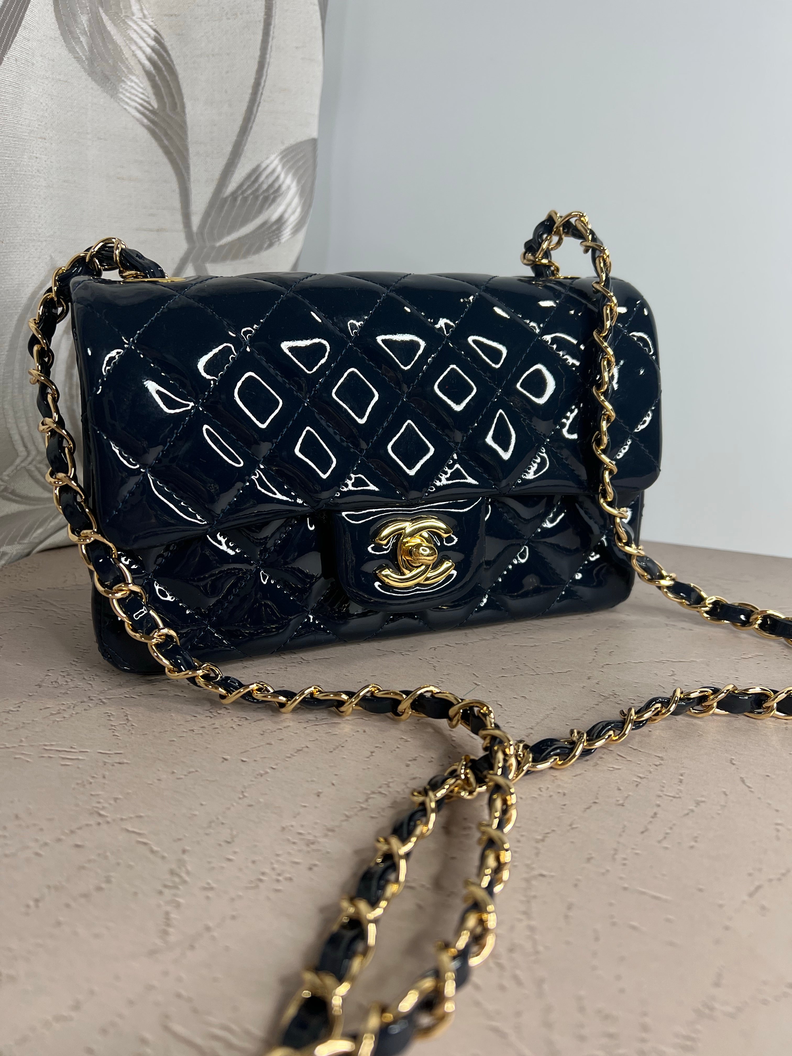 [TOP] CHANEL Classic Flab Bag Patent Leather New Mini 20cm - Dark Blue