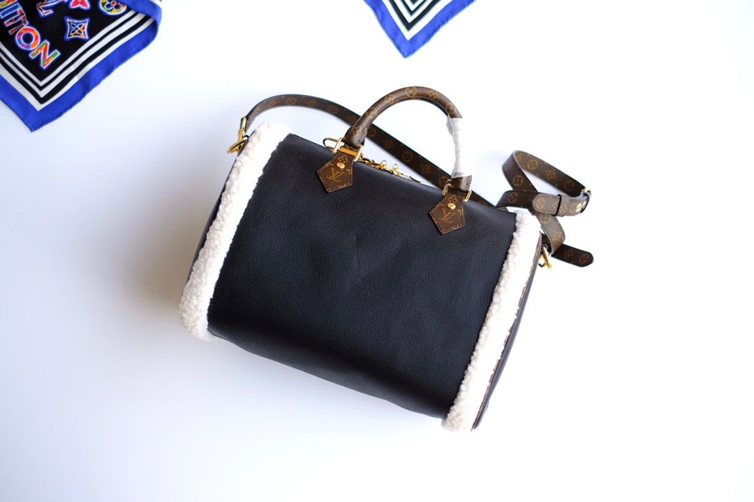 [TOP] Louis Vuitton LV  Speedy 30 Calfskin and Teddy Shearling Bag 30x21x17cm - Black