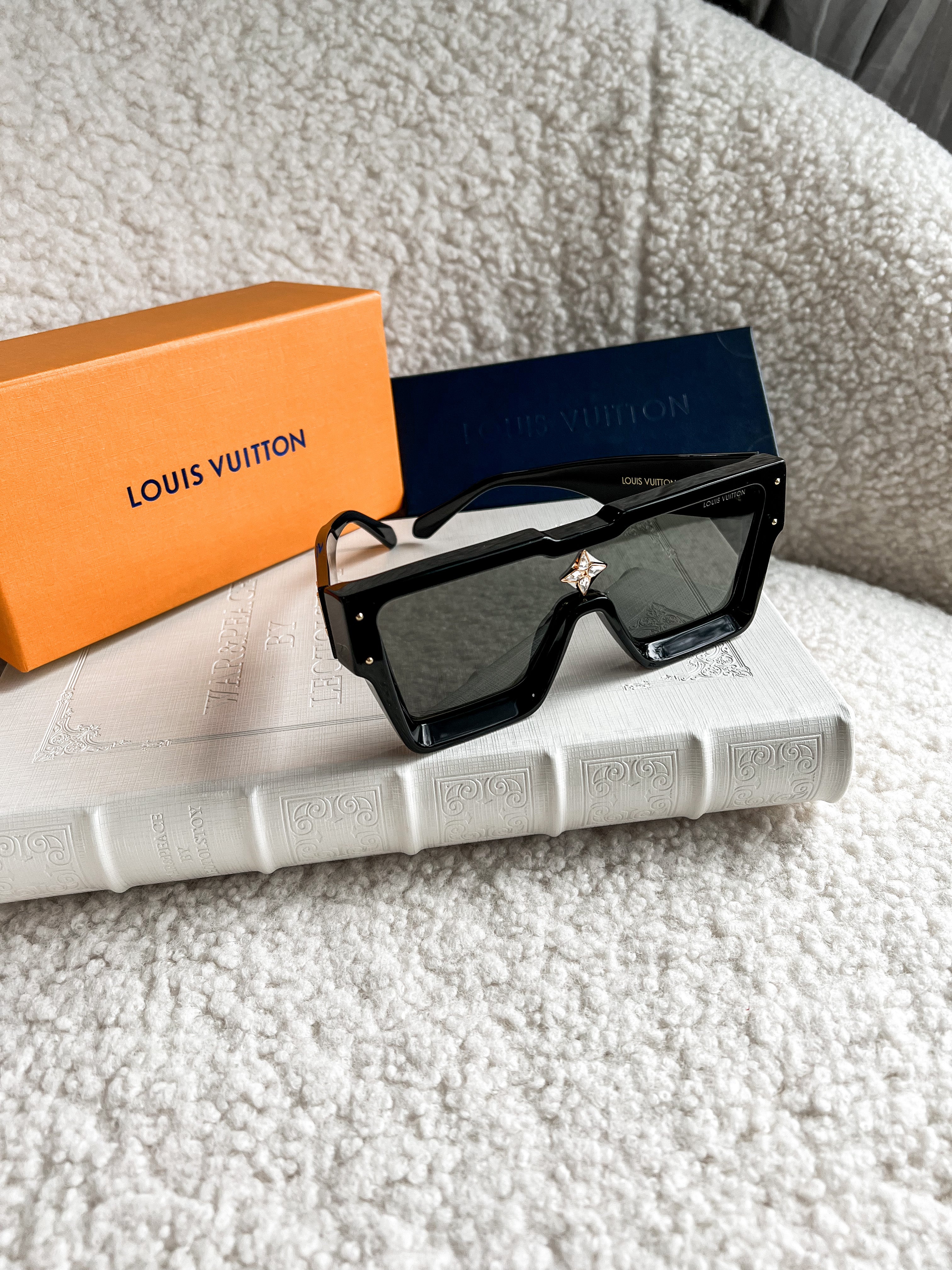 [TOP] Louis Vuitton LV L*V Cyclone Sunglasses -  Black