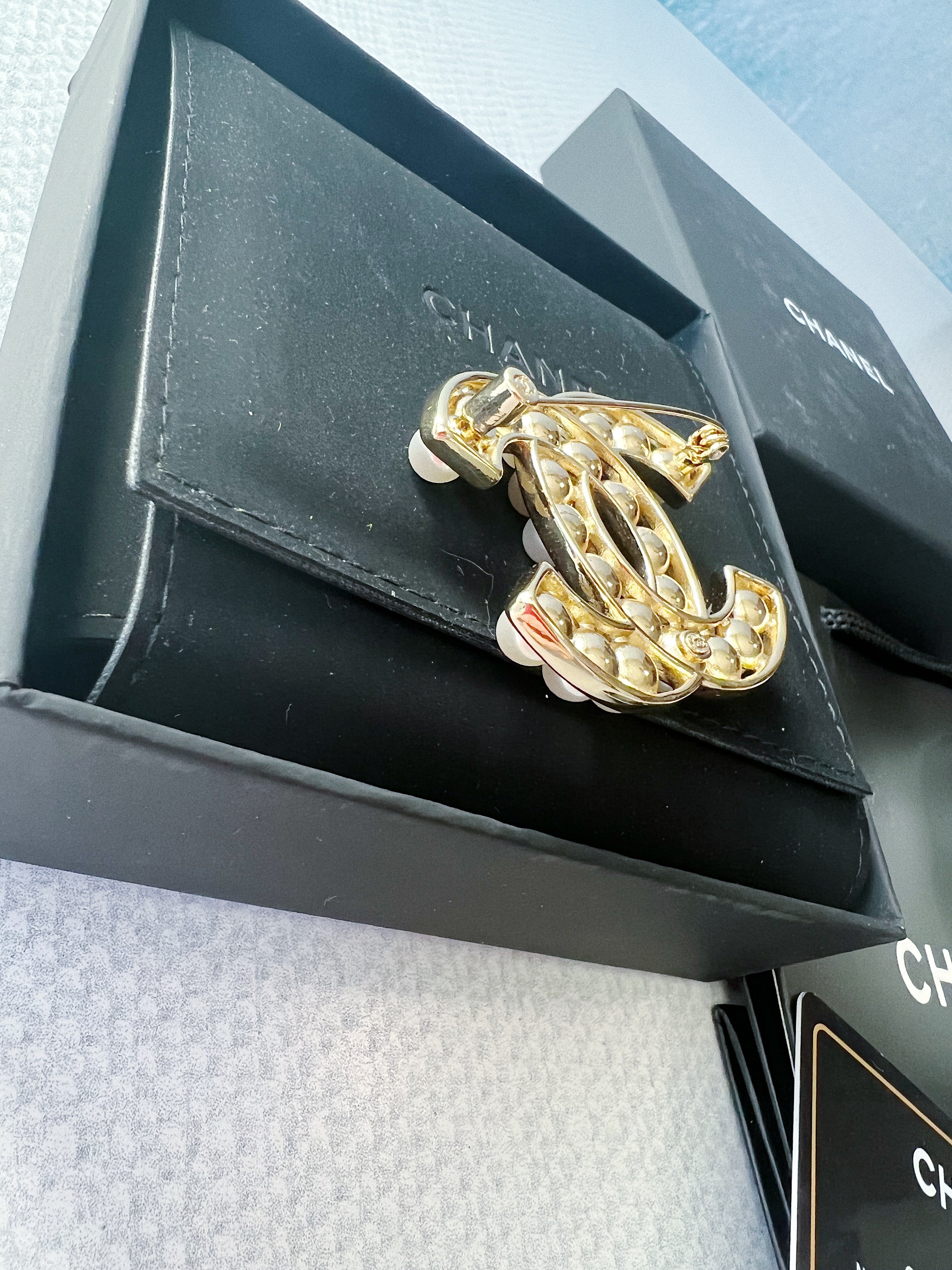 [TOP] CHANEL Gold Pearl Brooch