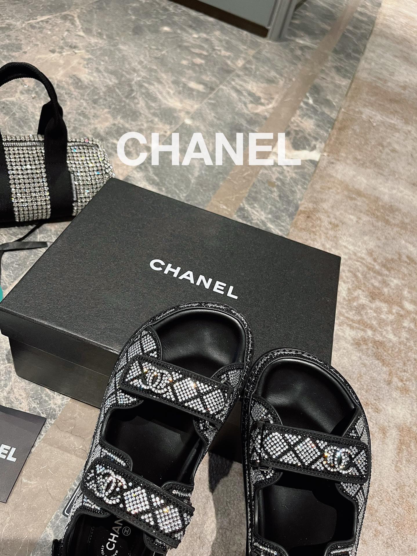 [TOP] CHANEL 22ss Velcro Beach Sandals - Black
