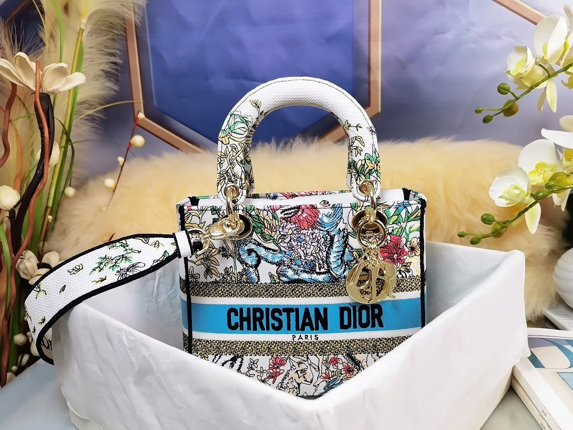 [TOP] Christian Dior Lady Christian Dior Bag D-Lite Embroidery Constellation Medium - White