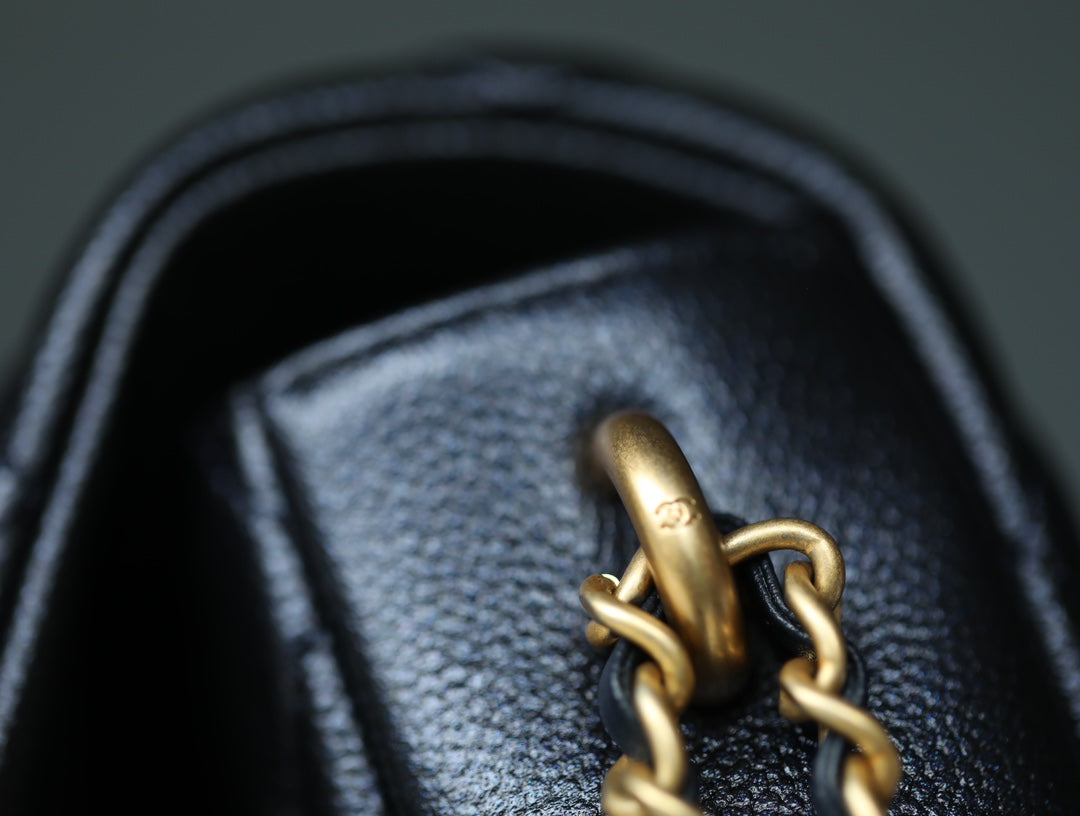 [TOP] CHANEL Classic Flap Bag New Mini Square 13.5*17*8CM - Black & GHW