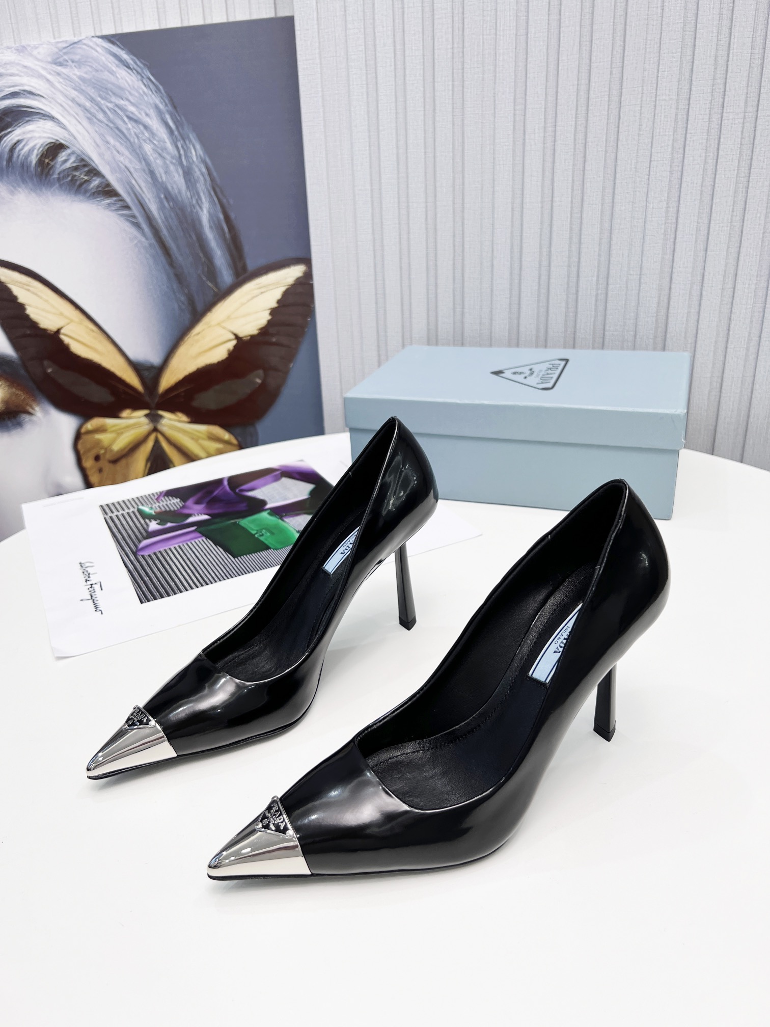 [TOP] PRADA Triangle Logo High Heel - Black