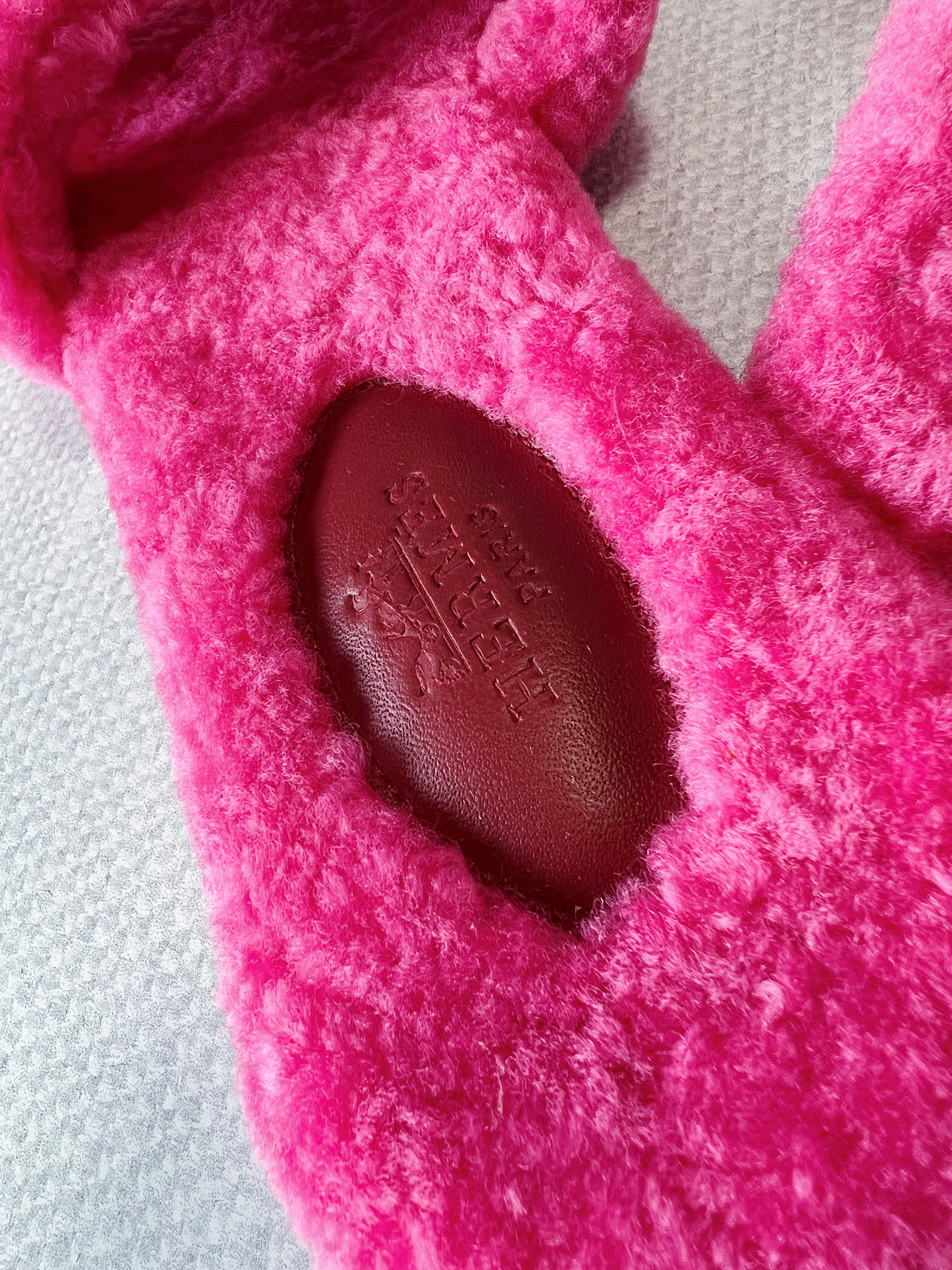 [TOP] HERMES Oran Open Toes Teddy Bear Sandals - Hot Pink