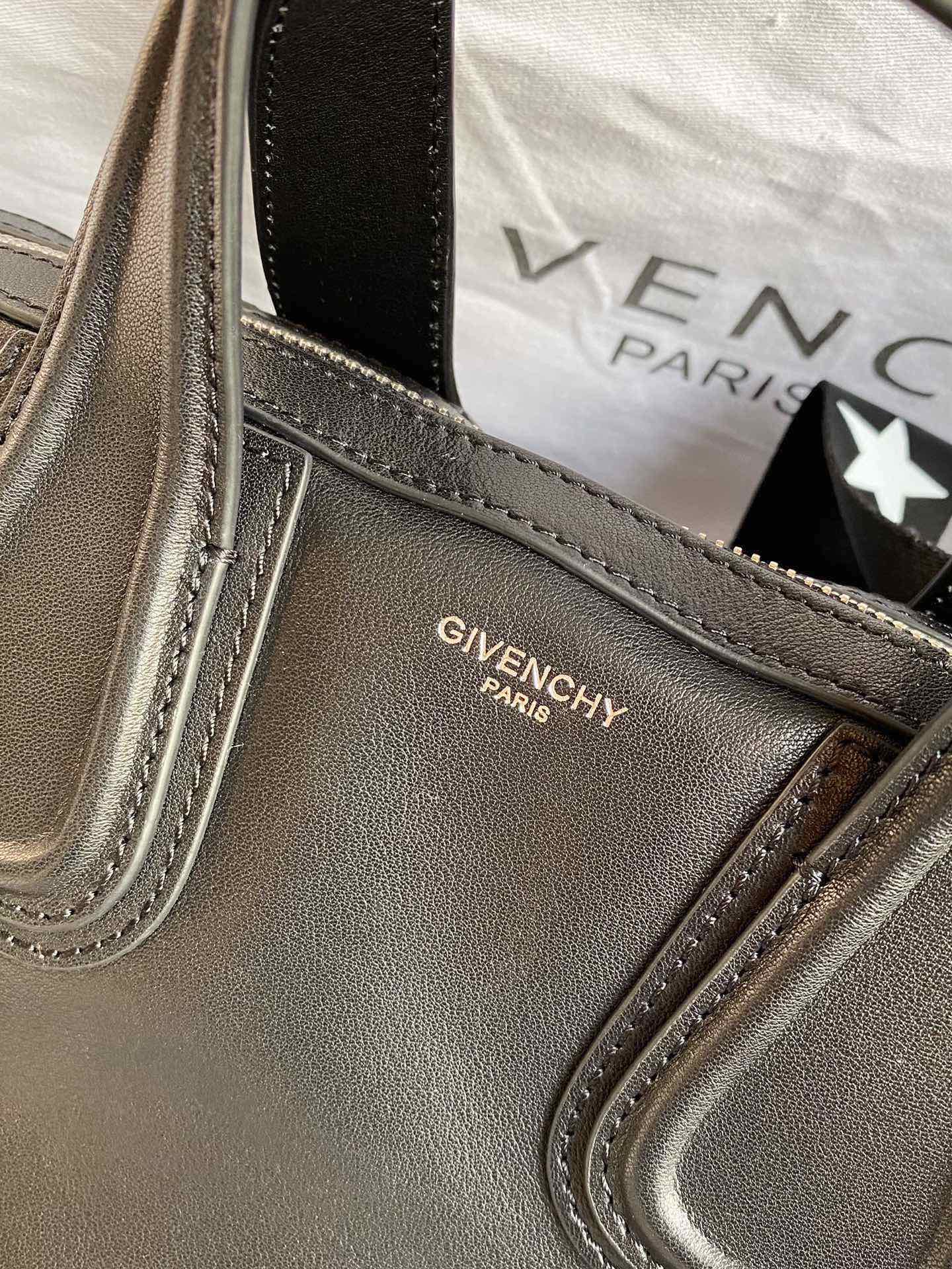 [TOP] GIVENCHY Nightingale Handbag Natural Textured Calfskin 28cm - 2 Color