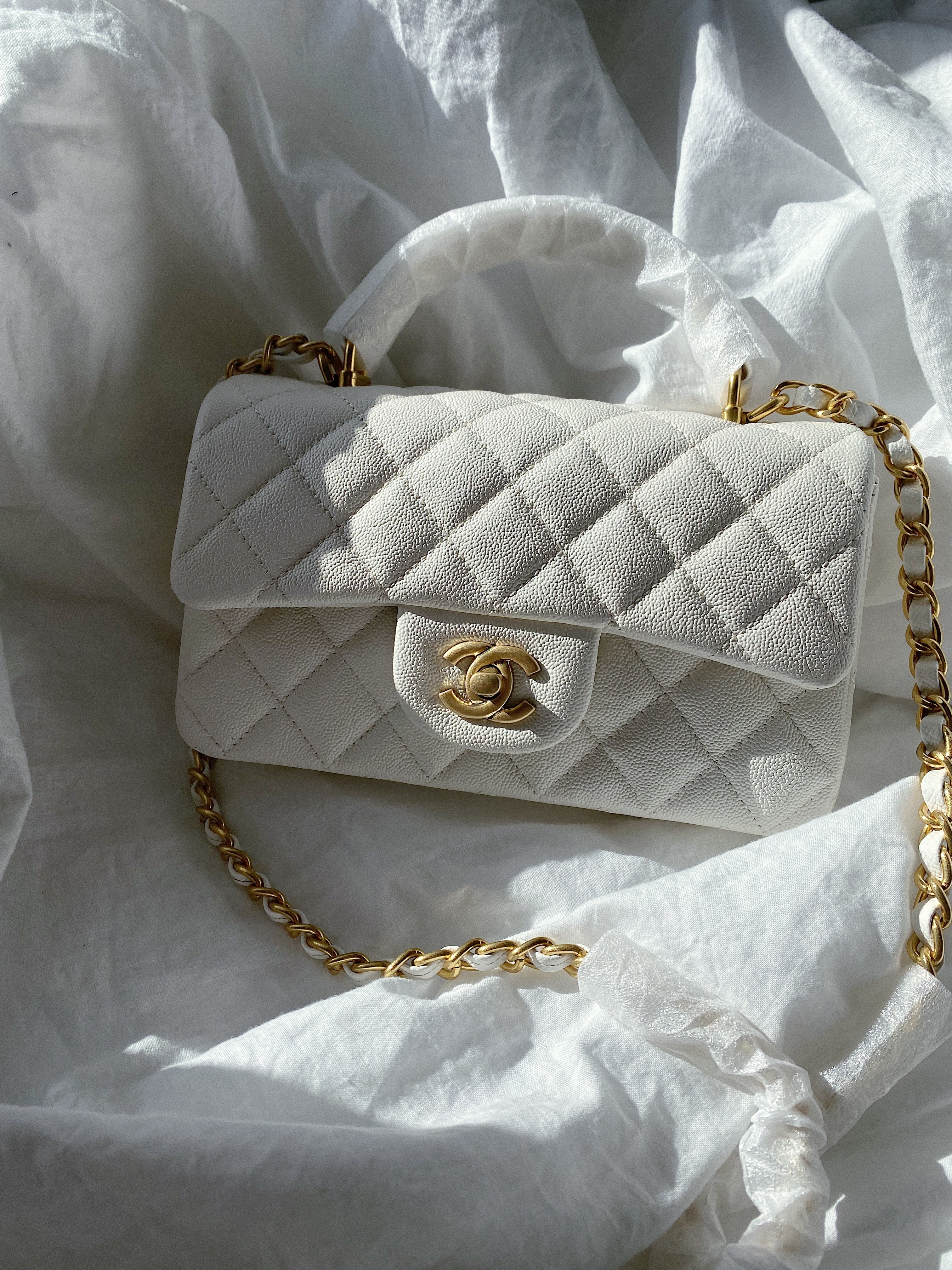 [TOP] CHANEL Classic Flap Bag with Top Handle Caviar Skin New Mini 20cm - White & GHW