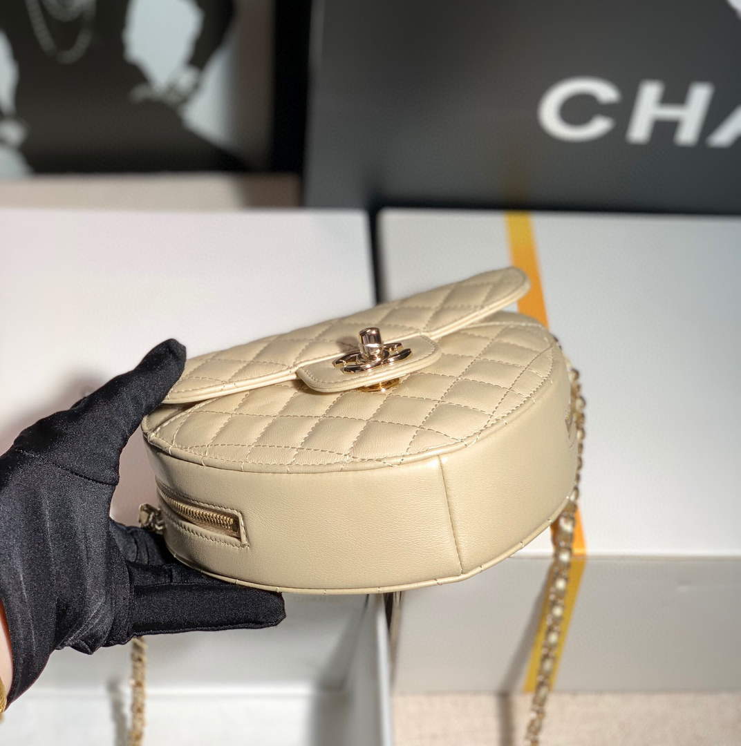 [TOP] CHANEL Heart Bag Large 16.5x18x6.5cm - Beige & GHW