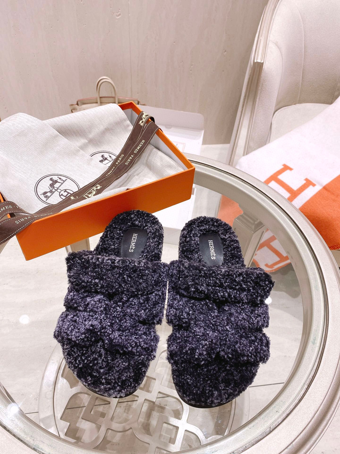 [TOP] HERMES Chypre Fur Sandal - 10 Colours