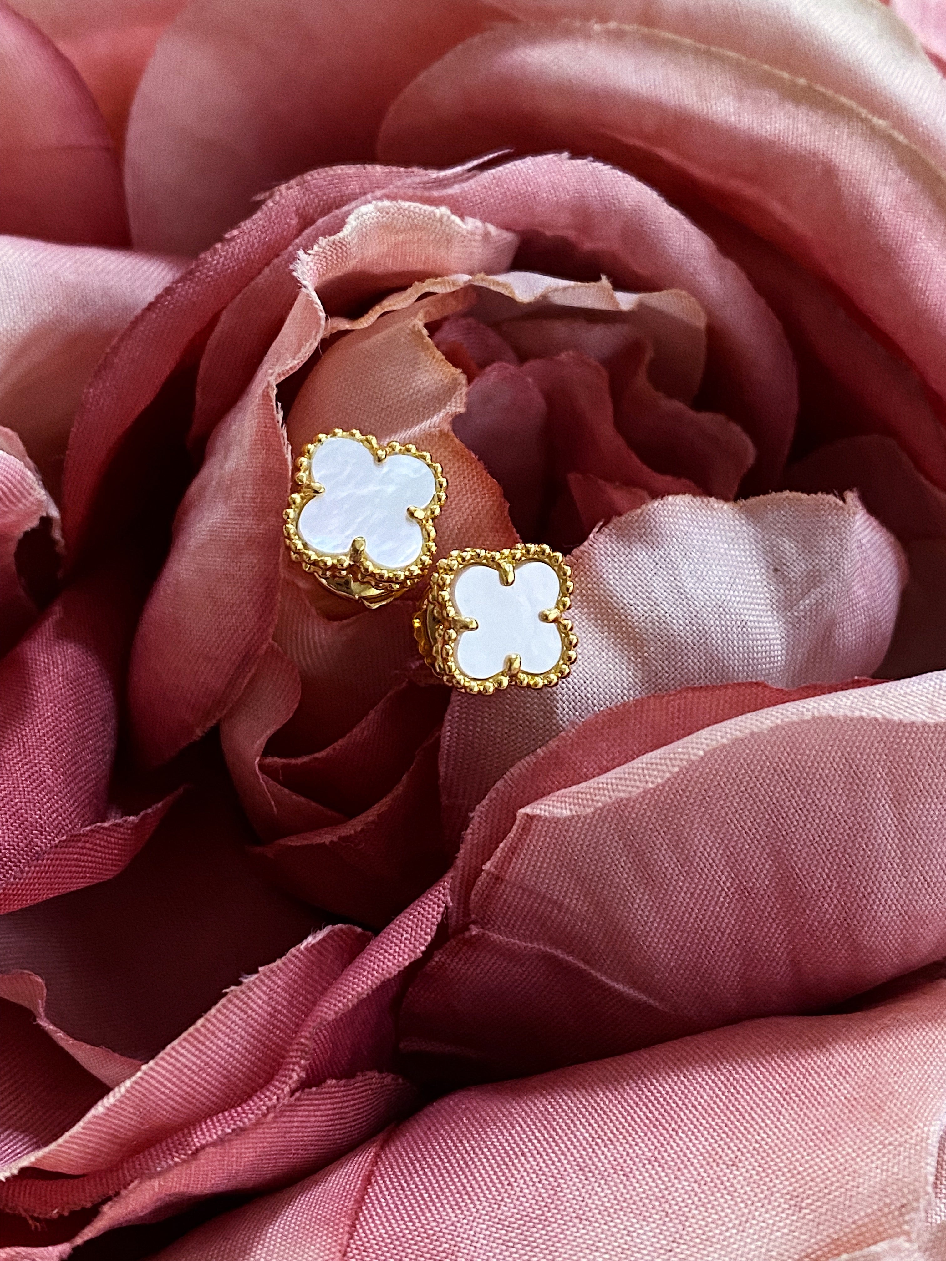 [TOP] Van Cleef & Arpels VCA Mini Stud Earrings - Mother Of Pearls