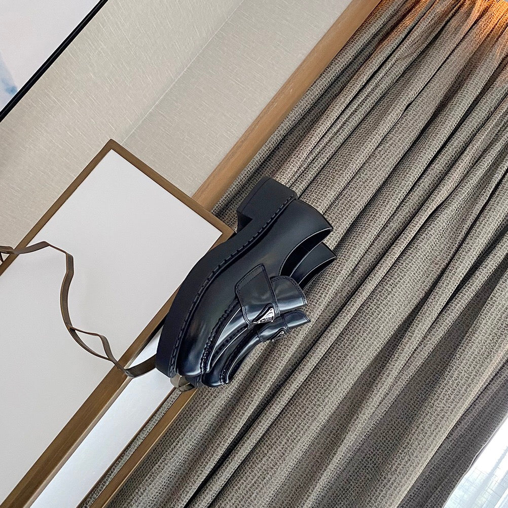 [TOP] PRADA Brushed Leather Logo Loafers- Black